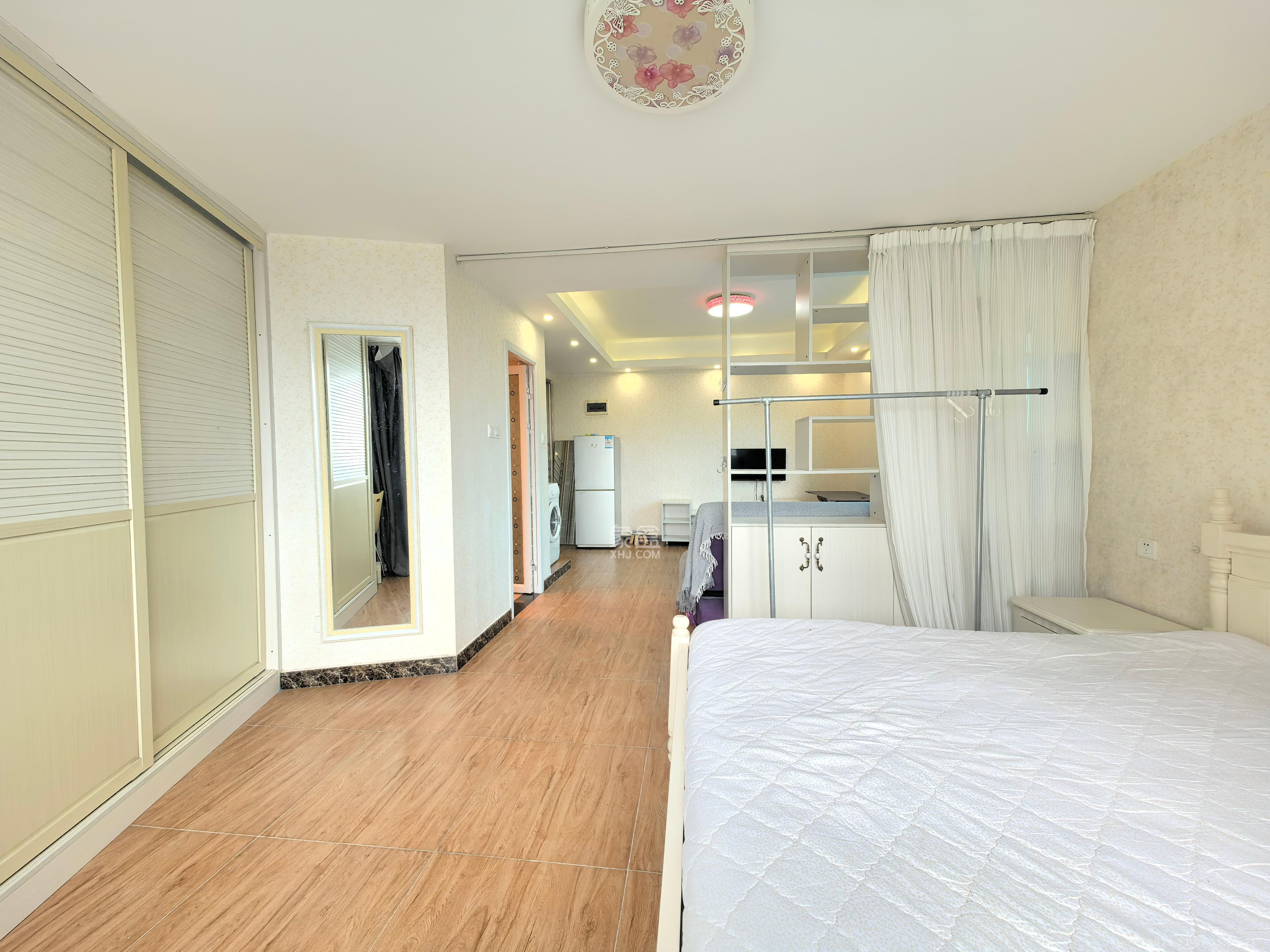 观园国际公寓  1室1厅1卫    2200.0元/月室内图