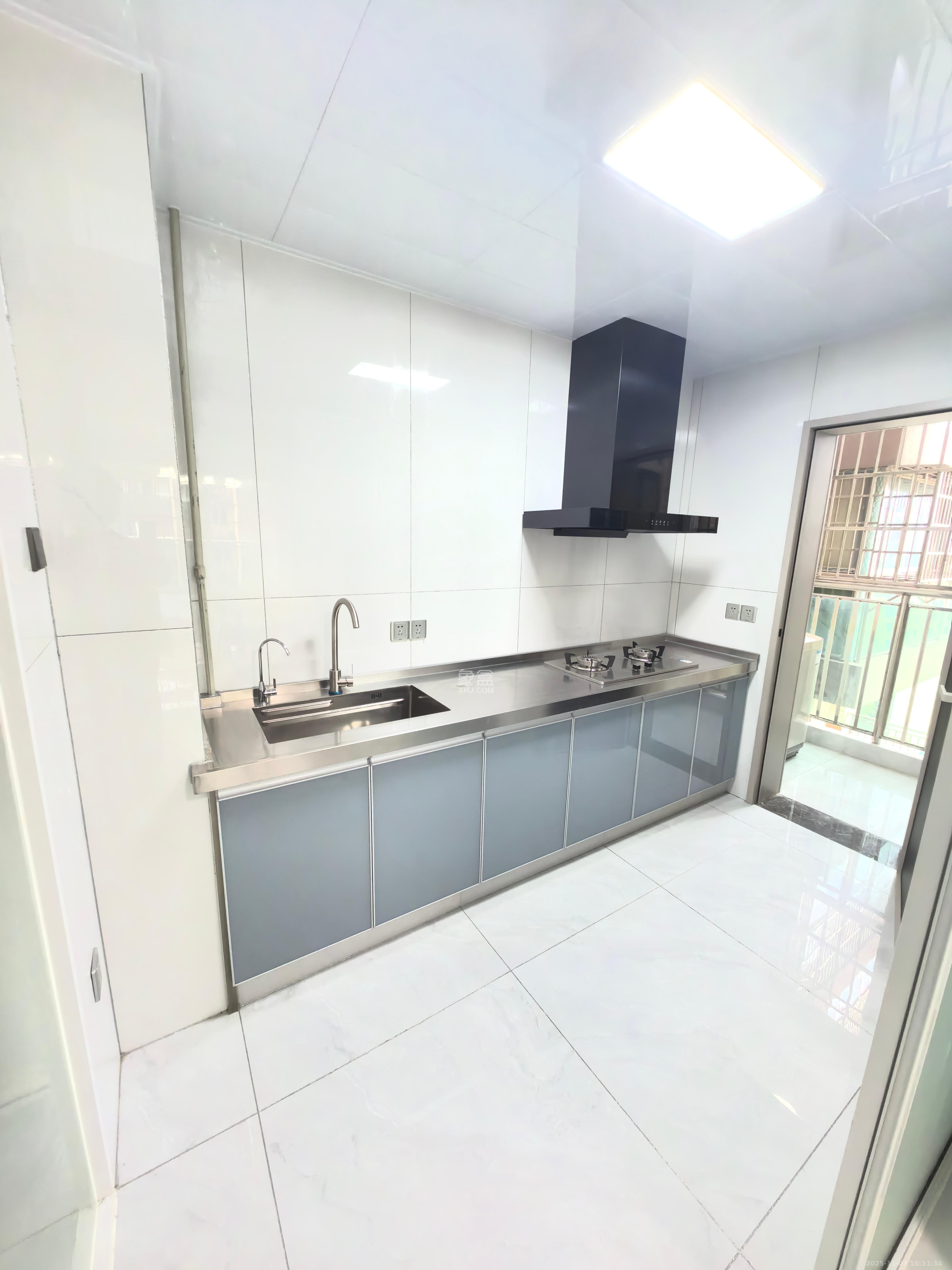 麓谷加州阳光  2室2厅1卫    2300.0元/月室内图