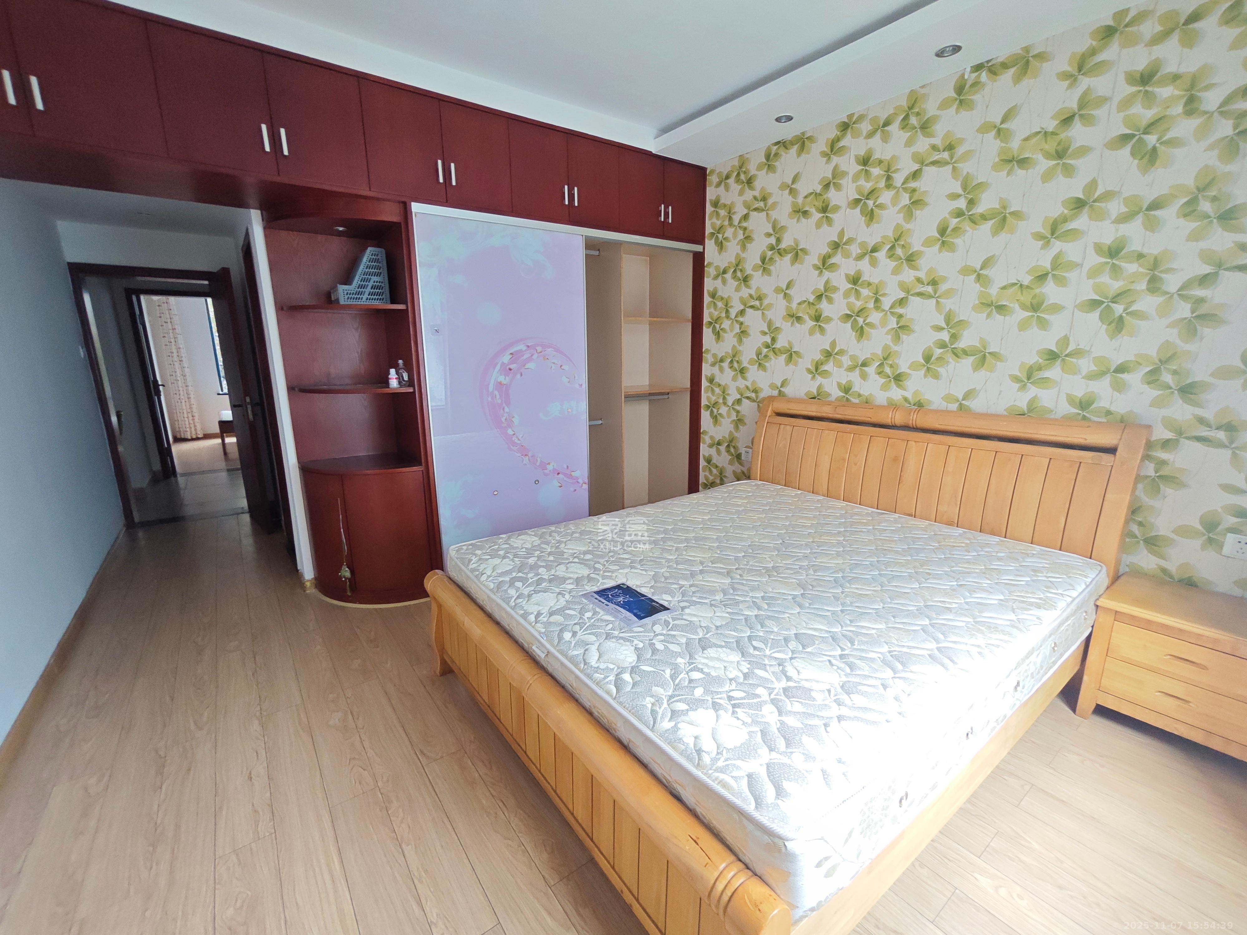 凯乐湘园  3室1厅2卫    2400.0元/月