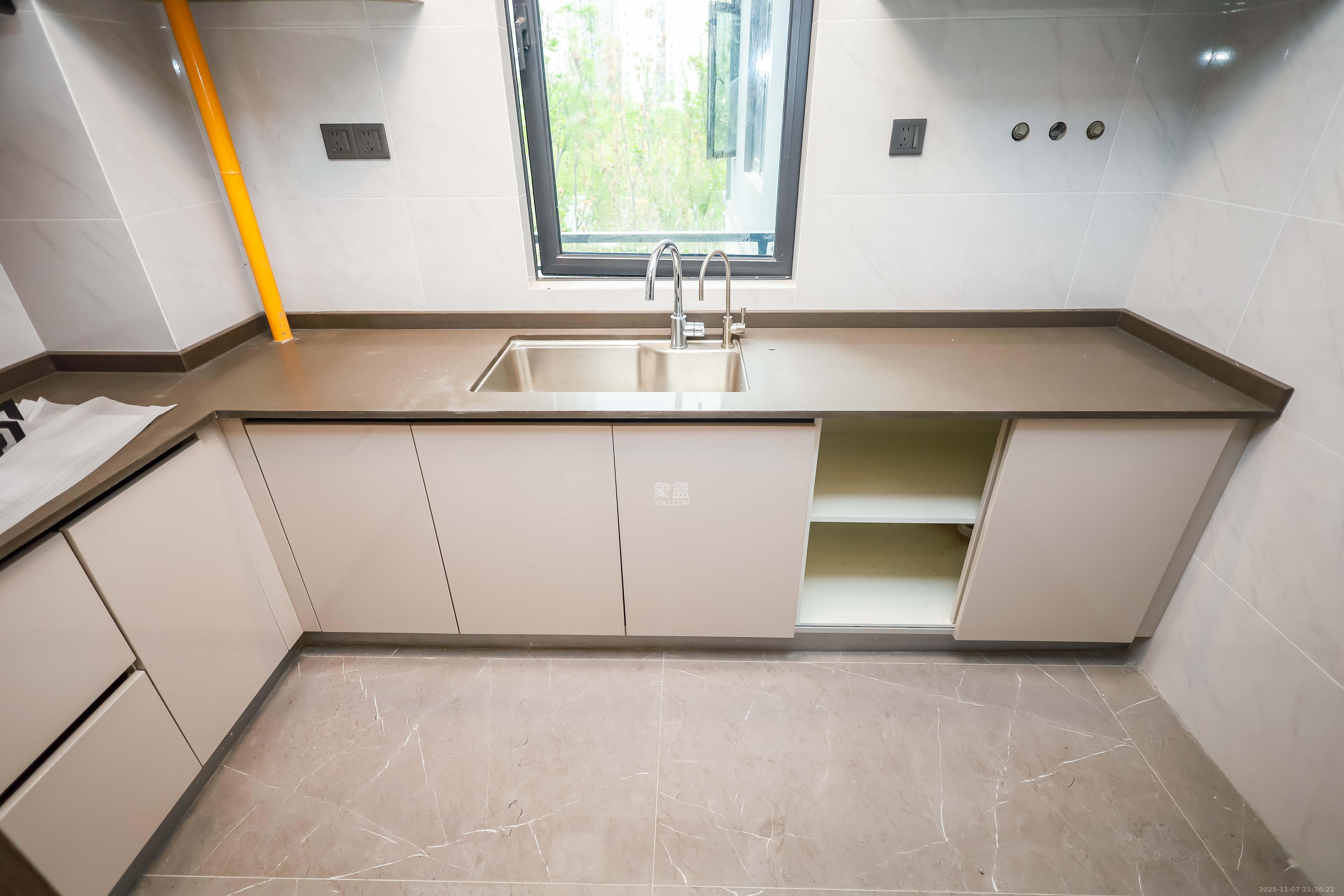 龙湖舜山府 3室2厅1卫 162.0万 龙湖舜山府 3室2厅1卫 162.0万厨房