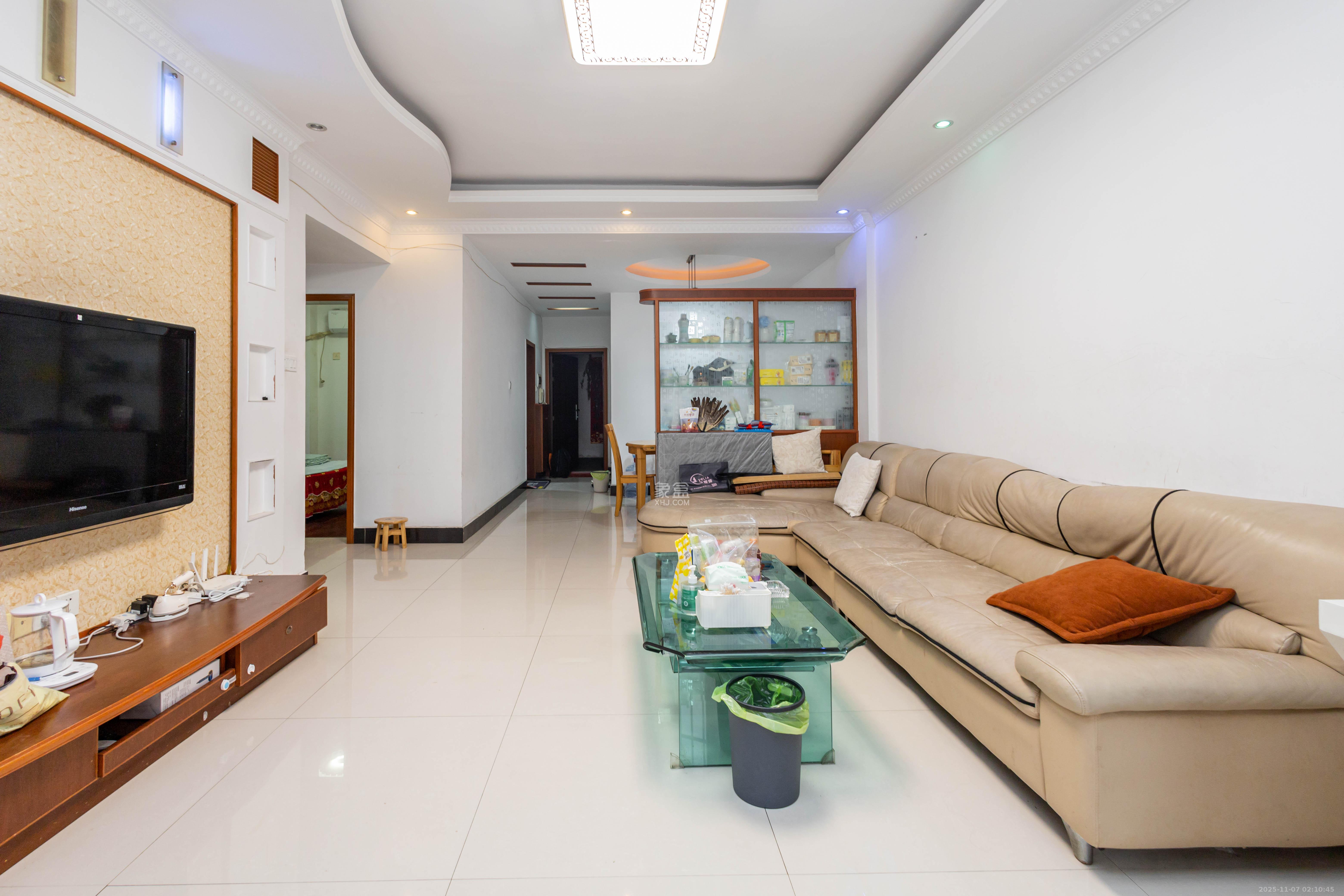 星城国际 1室2厅2卫 48.8万 星城国际 1室2厅2卫 48.8万客厅