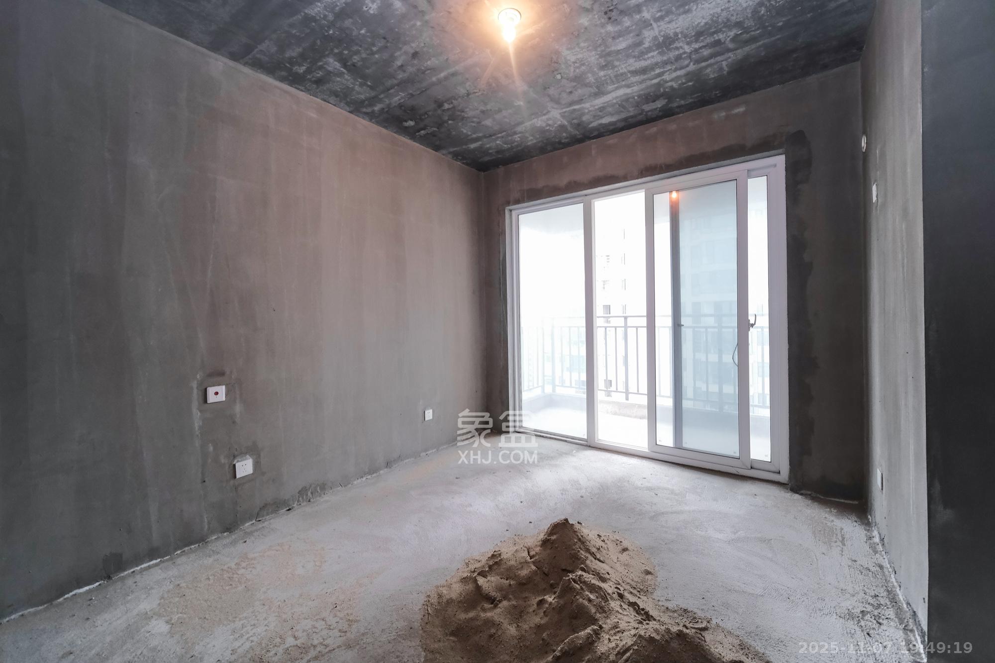 和悦城(蟠龙景苑)  3室2厅2卫    72.0万卧室