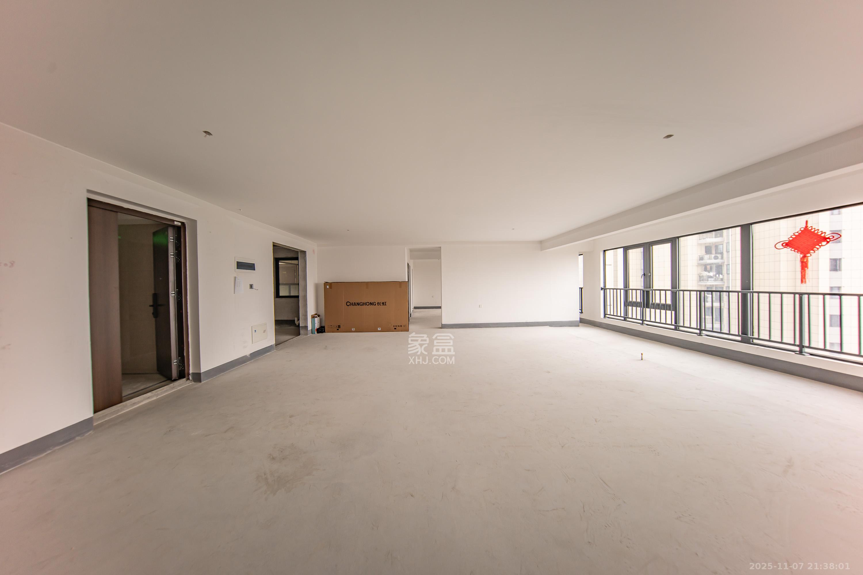 建投象山国际 5室2厅2卫 240.0万 建投象山国际 5室2厅2卫 240.0万客厅