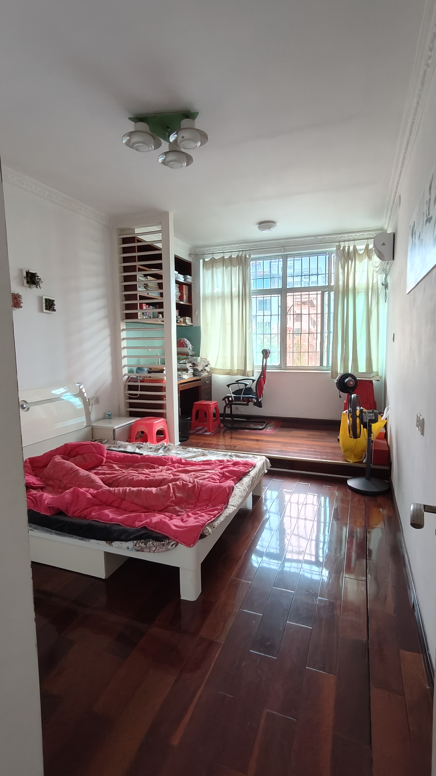 安厦鑫苑 3室2厅2卫 68.8万 安厦鑫苑 3室2厅2卫 68.8万客厅