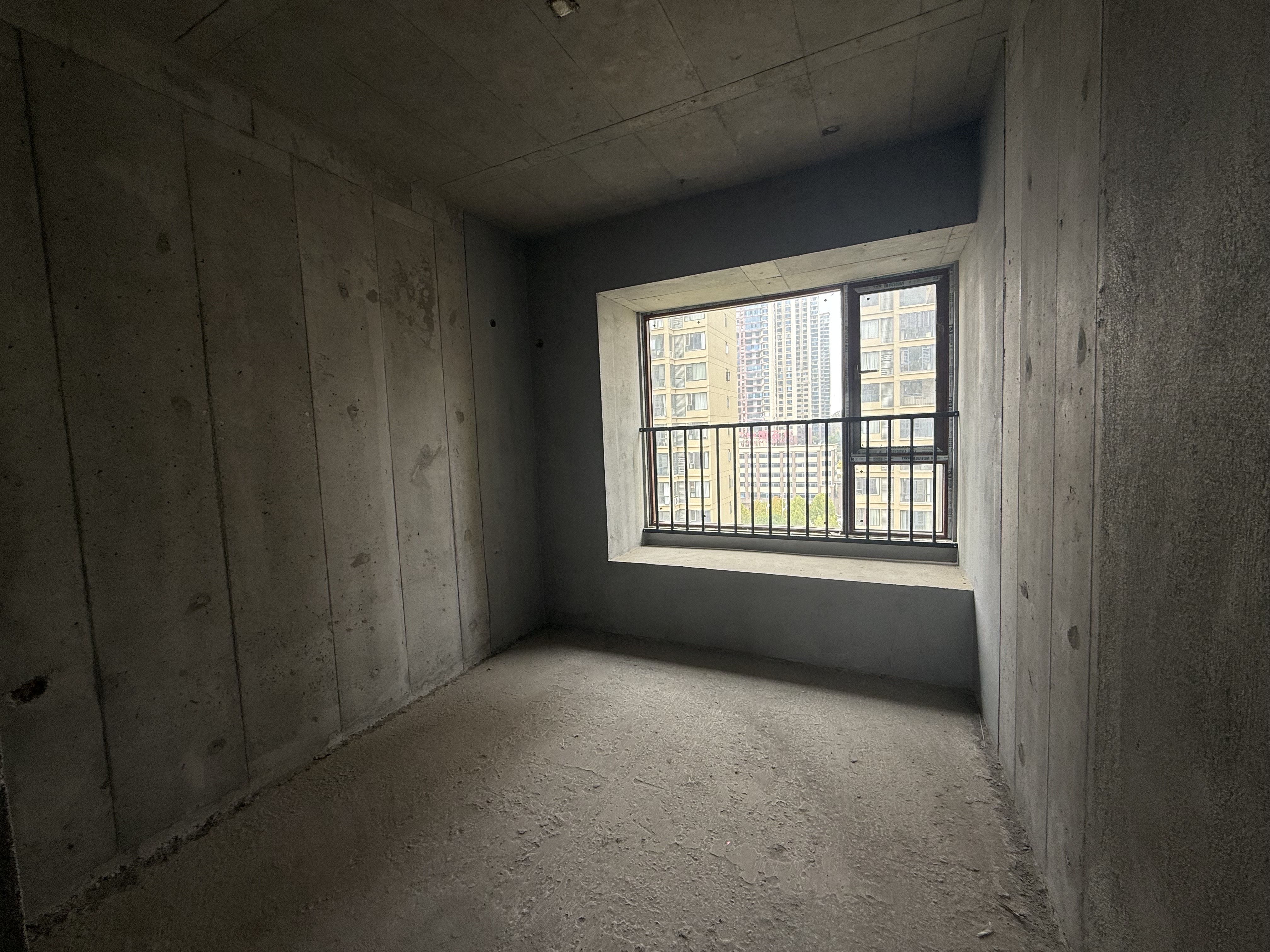 吉大汉珠山府  4室2厅2卫    108.0万客厅