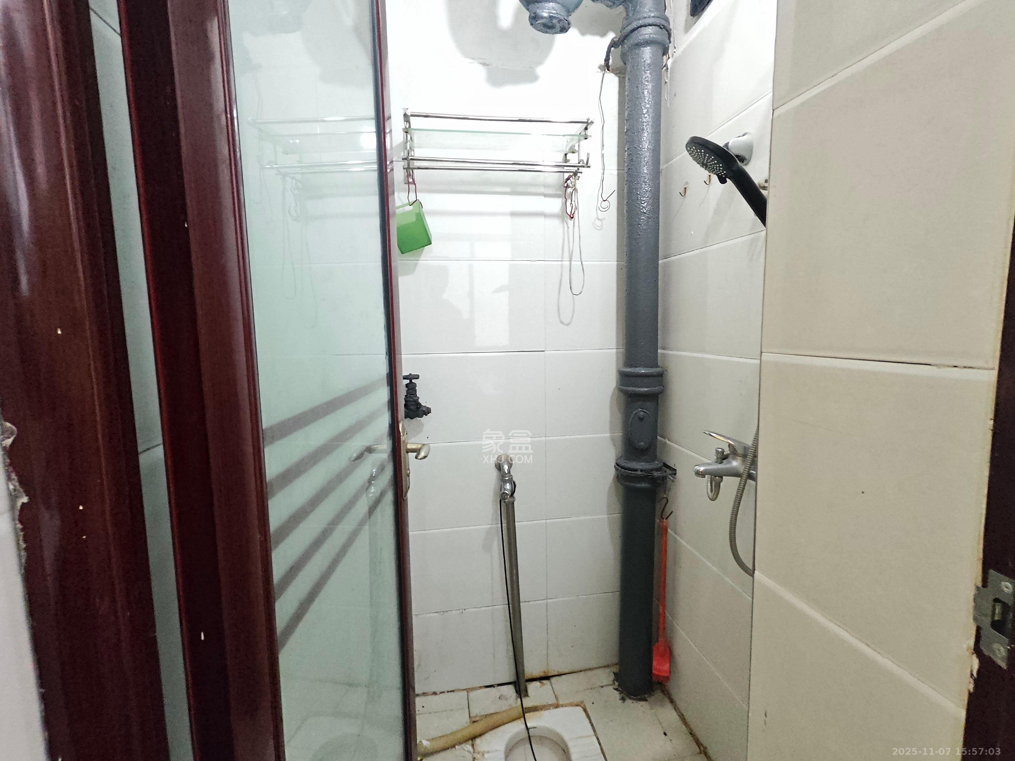 物贸小区 1室1厅1卫 1500.0元/月 物贸小区 1室1厅1卫 1500.0元/月室内图