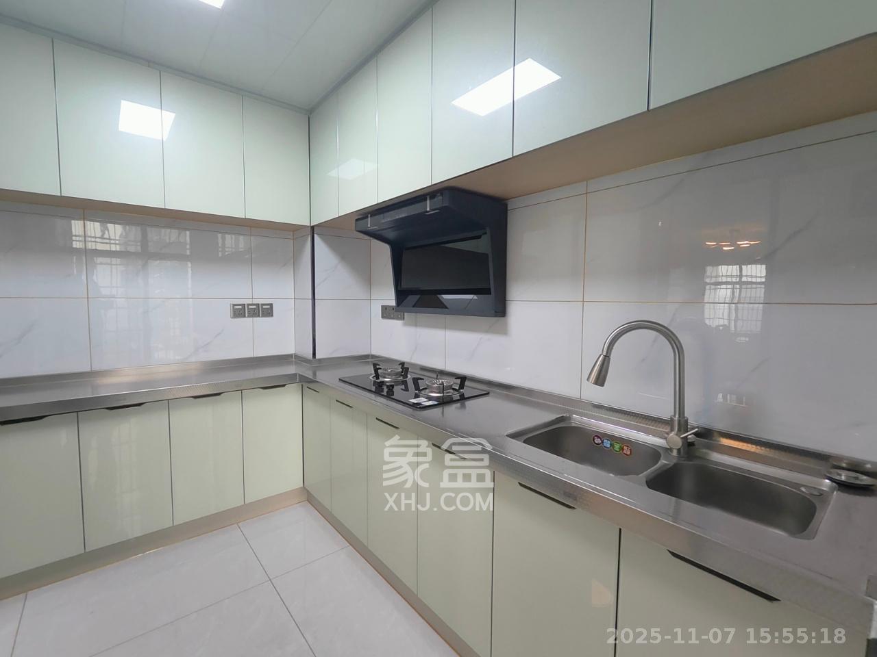 坪山家园  3室2厅2卫    1800.0元/月室内图