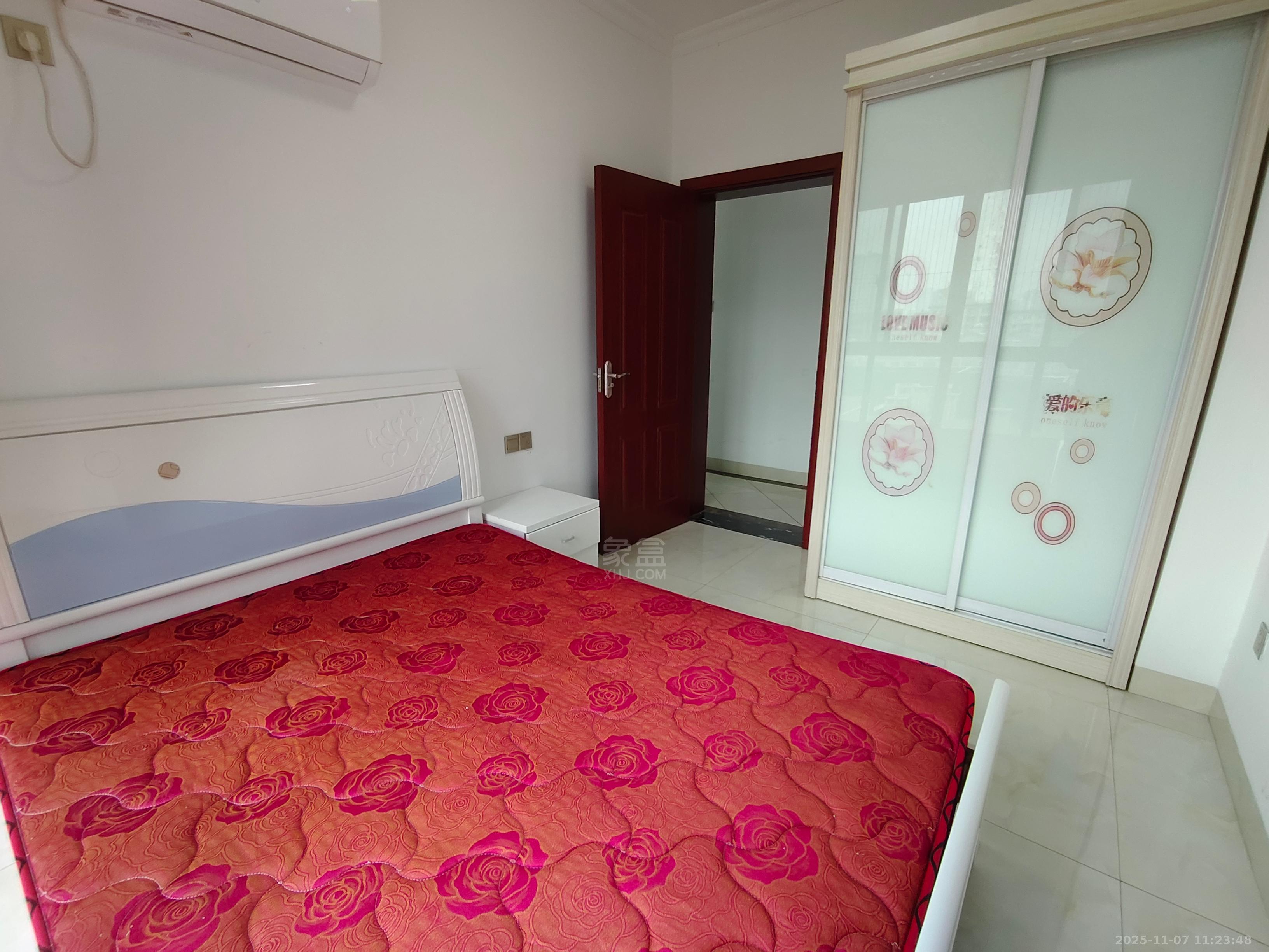 奥园广场 3室2厅2卫 2200.0元/月 奥园广场 3室2厅2卫 2200.0元/月室内图