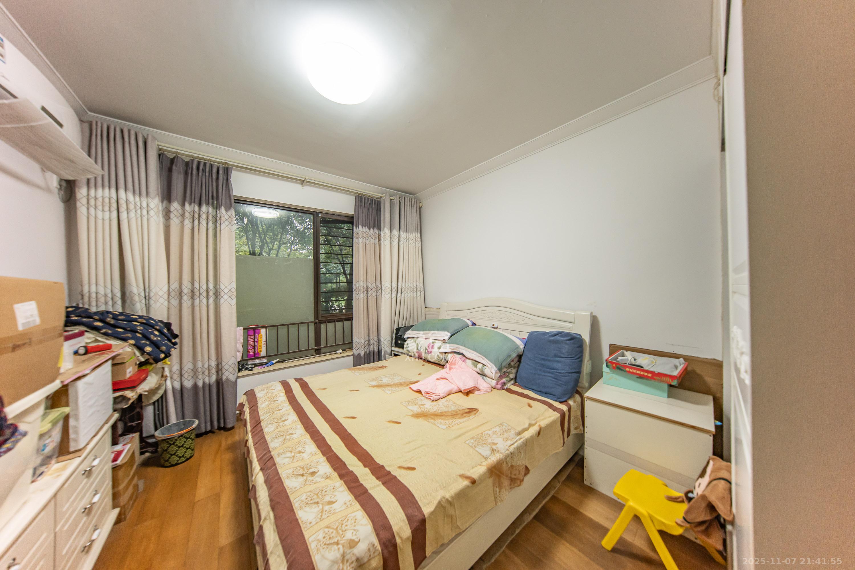 中海国际四期 3室2厅2卫 70.0万 中海国际四期 3室2厅2卫 70.0万卧室