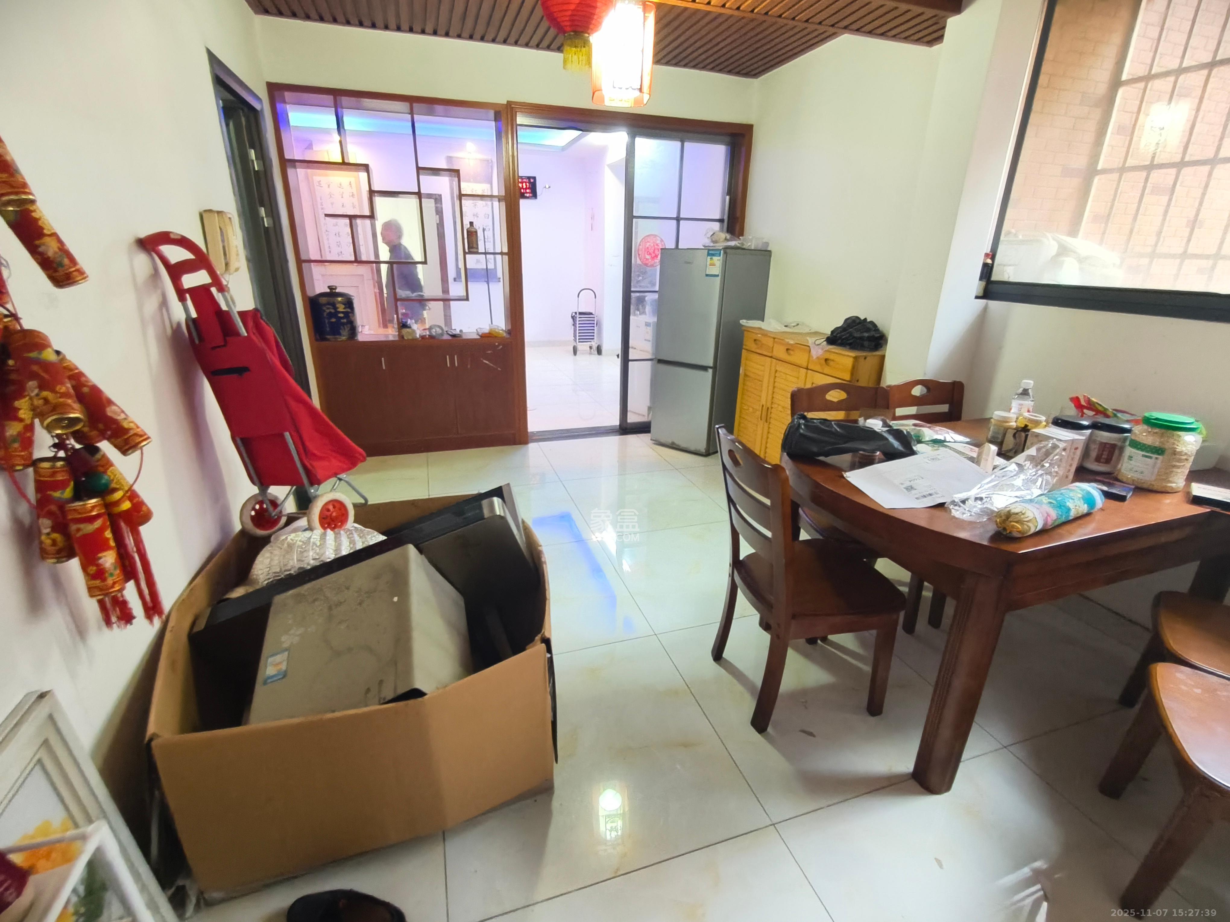 湘府名邸(同力家园) 1室2厅2卫 2000.0元/月 湘府名邸(同力家园) 1室2厅2卫 2000.0元/月室内图