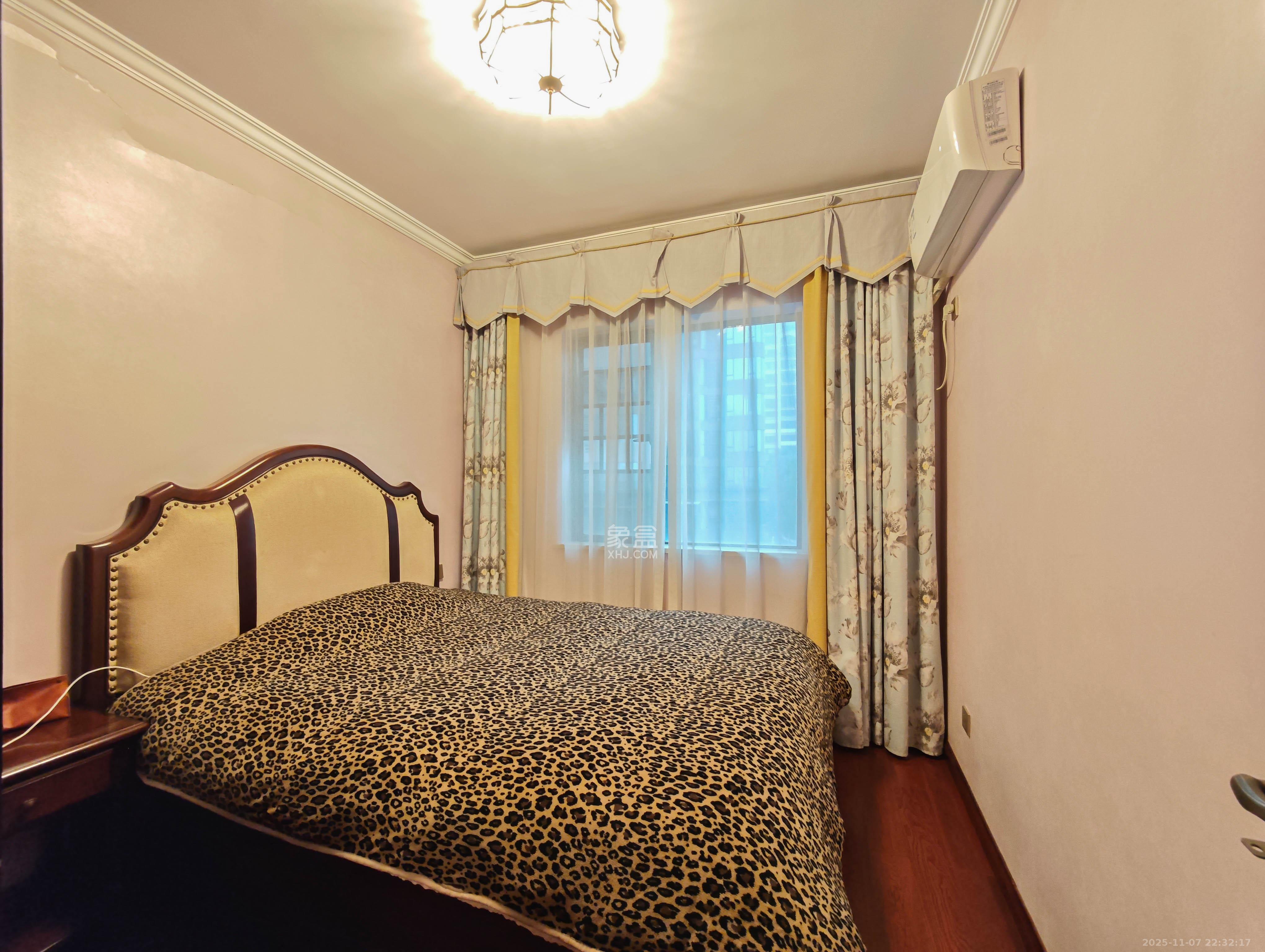 富春山  4室1厅2卫    108.0万卧室