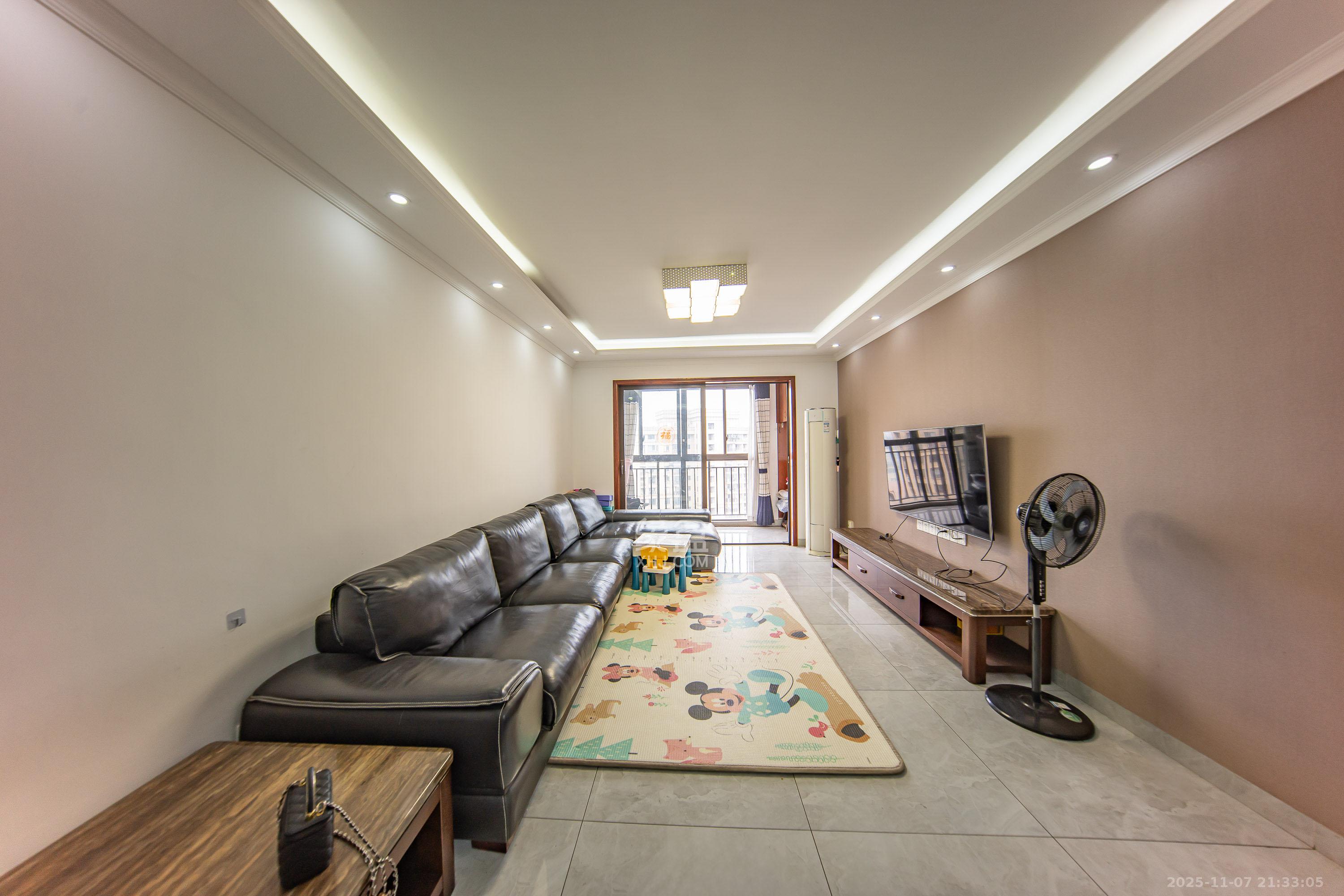 华润橡树湾 3室2厅1卫 69.8万 华润橡树湾 3室2厅1卫 69.8万客厅