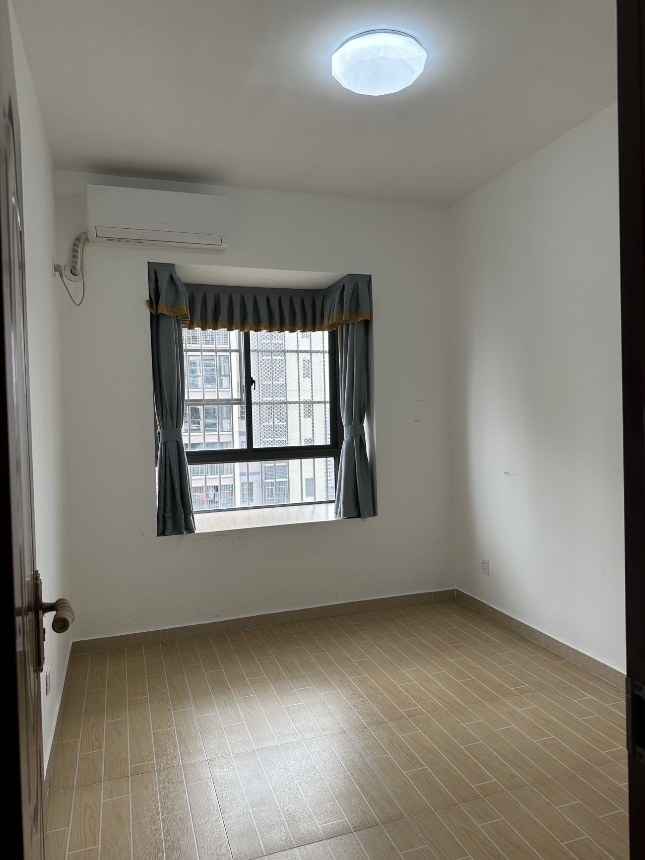 道客和悦坊  3室2厅2卫    125.0万客厅