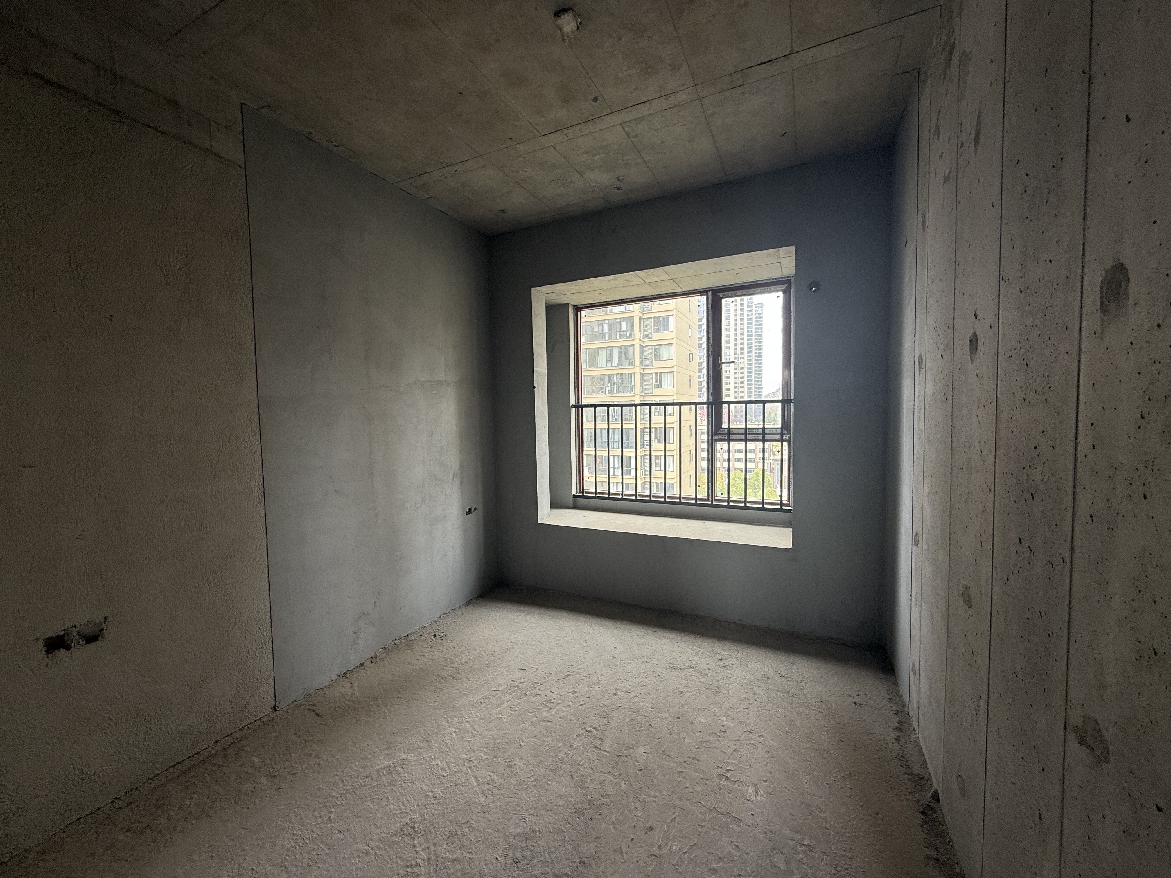 吉大汉珠山府  4室2厅2卫    108.0万客厅