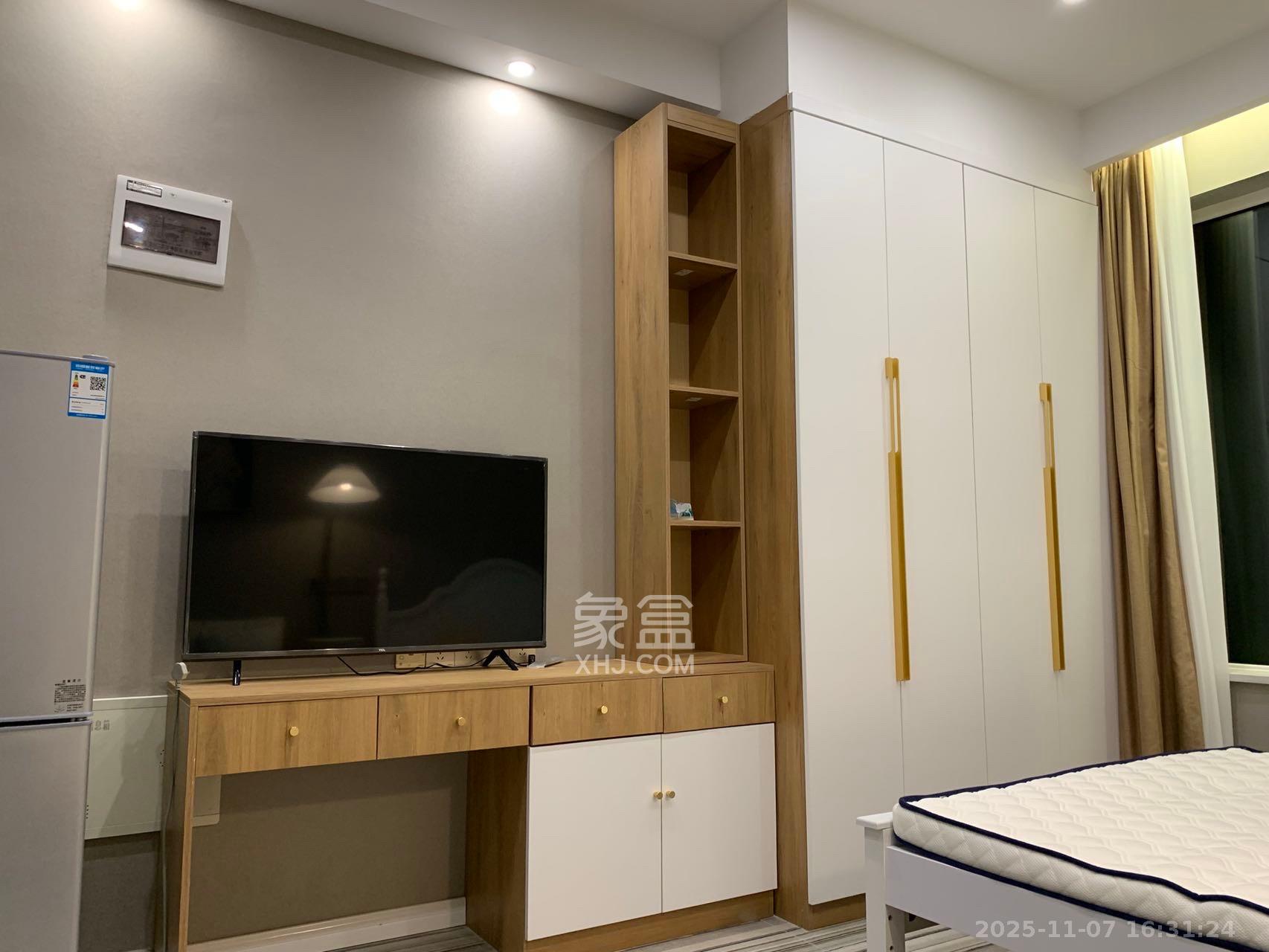 保利香槟国际  1室0厅0卫    1200.0元/月