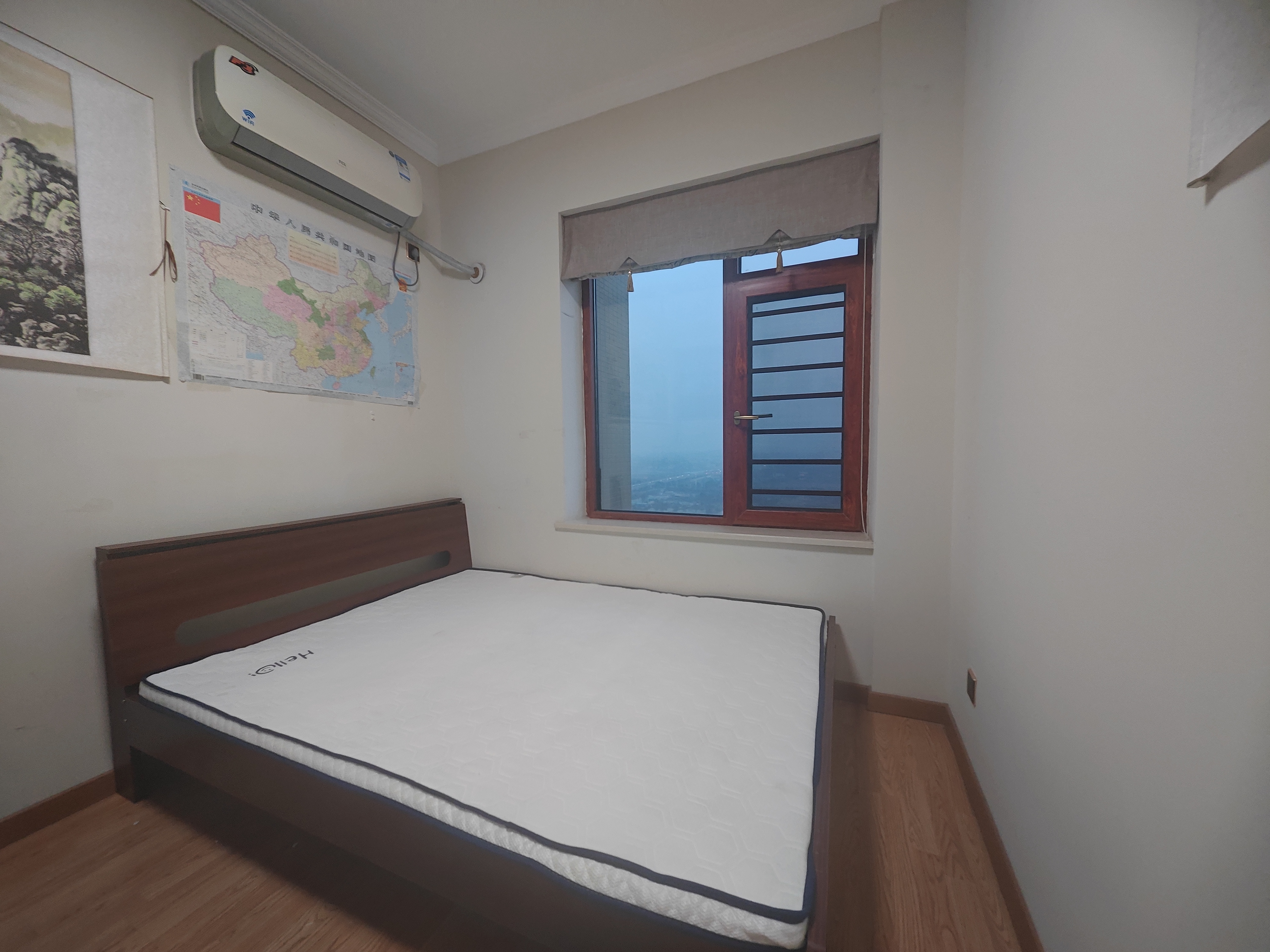 长湖峰境  4室2厅2卫    2800.0元/月室内图