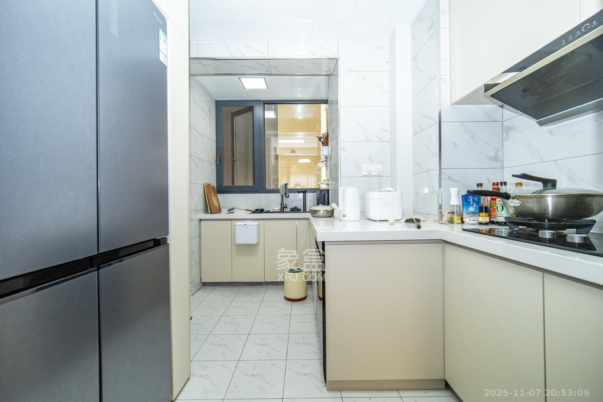 蓝山郡 3室2厅2卫 100.0万 蓝山郡 3室2厅2卫 100.0万厨房