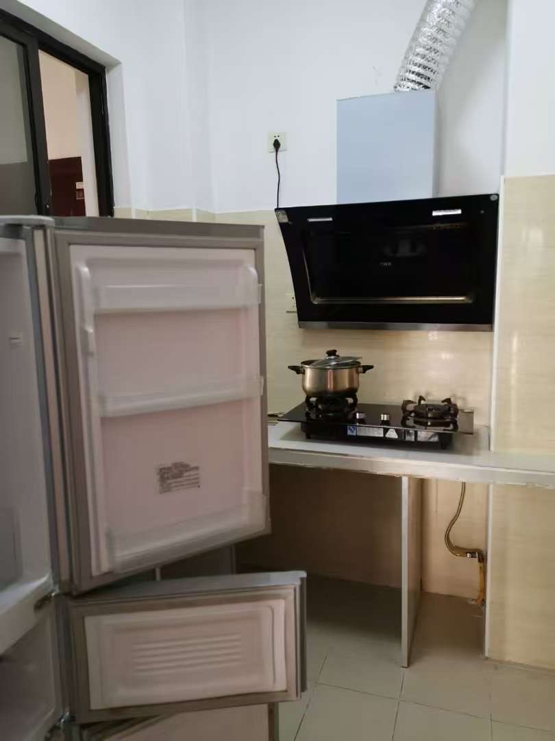 绿地城悦城  3室2厅2卫    2500.0元/月室内图