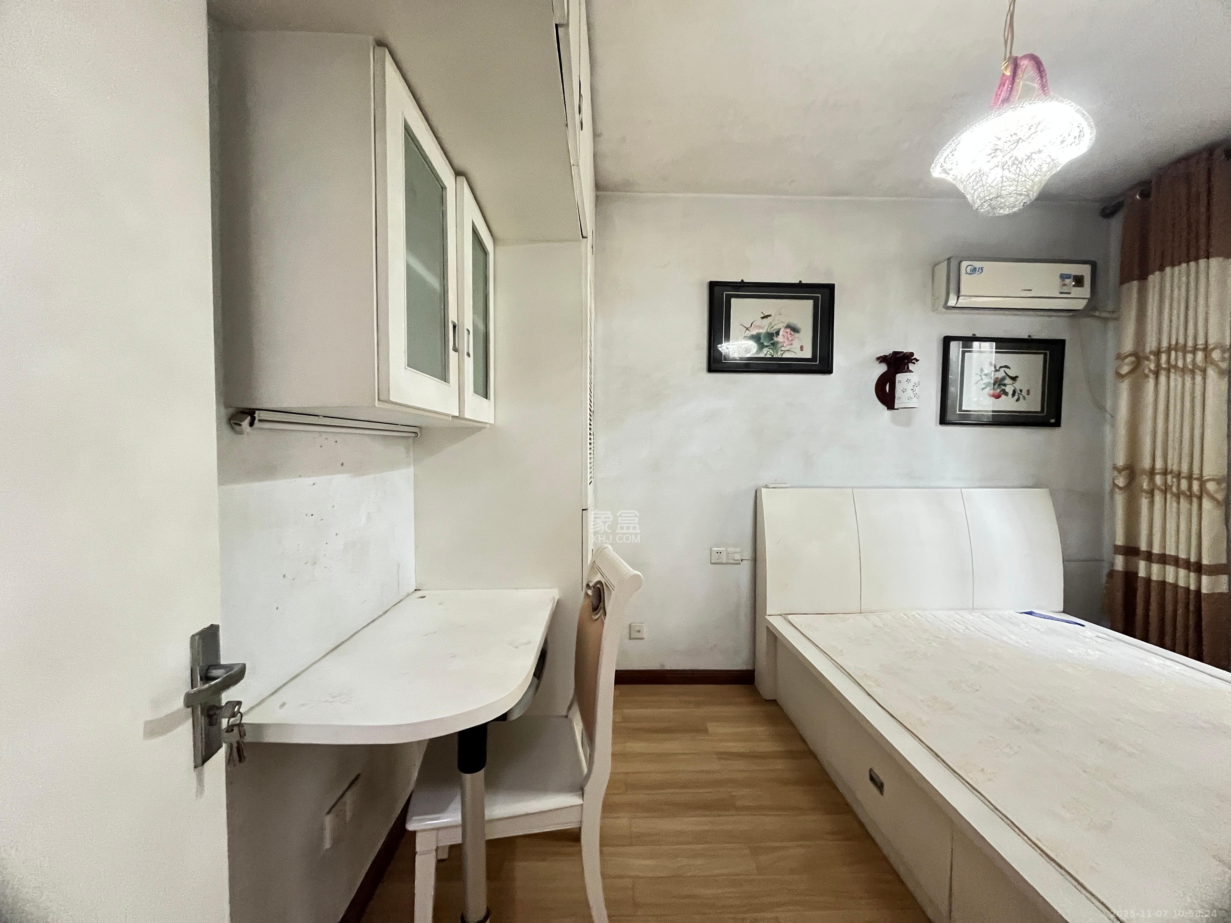 天和华城  3室2厅2卫    2000.0元/月室内图