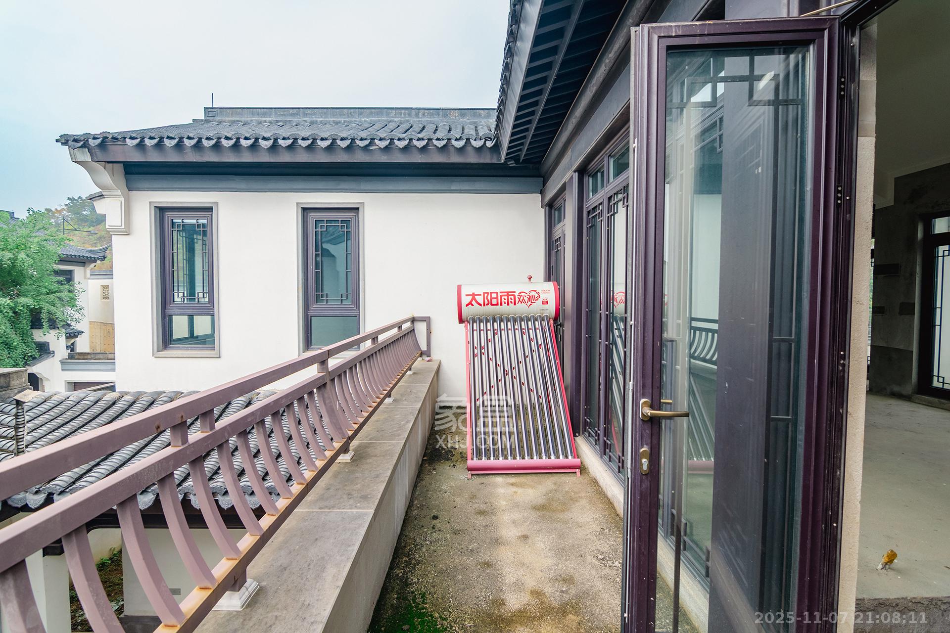 绿城高尔夫小镇  6室2厅2卫    900.0万阳台