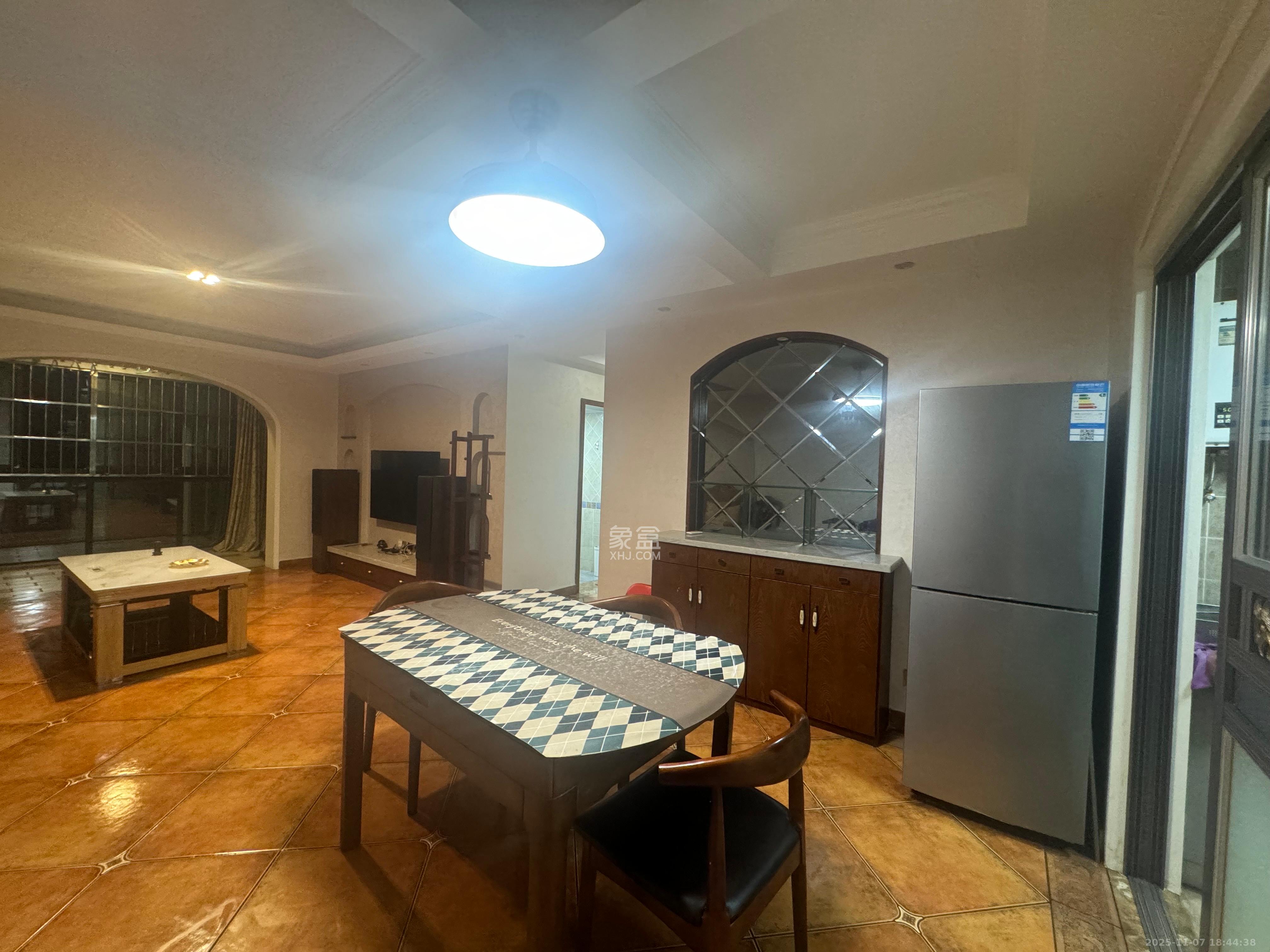 长房白沙湾  3室2厅1卫    3500.0元/月室内图