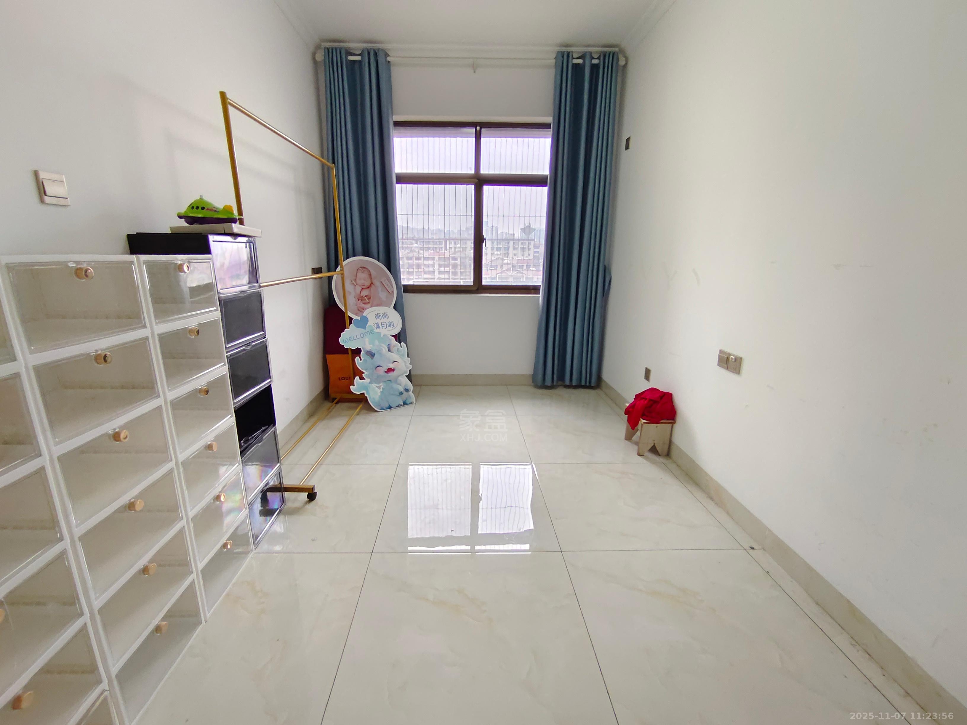 奥园广场 3室2厅2卫 2200.0元/月 奥园广场 3室2厅2卫 2200.0元/月室内图