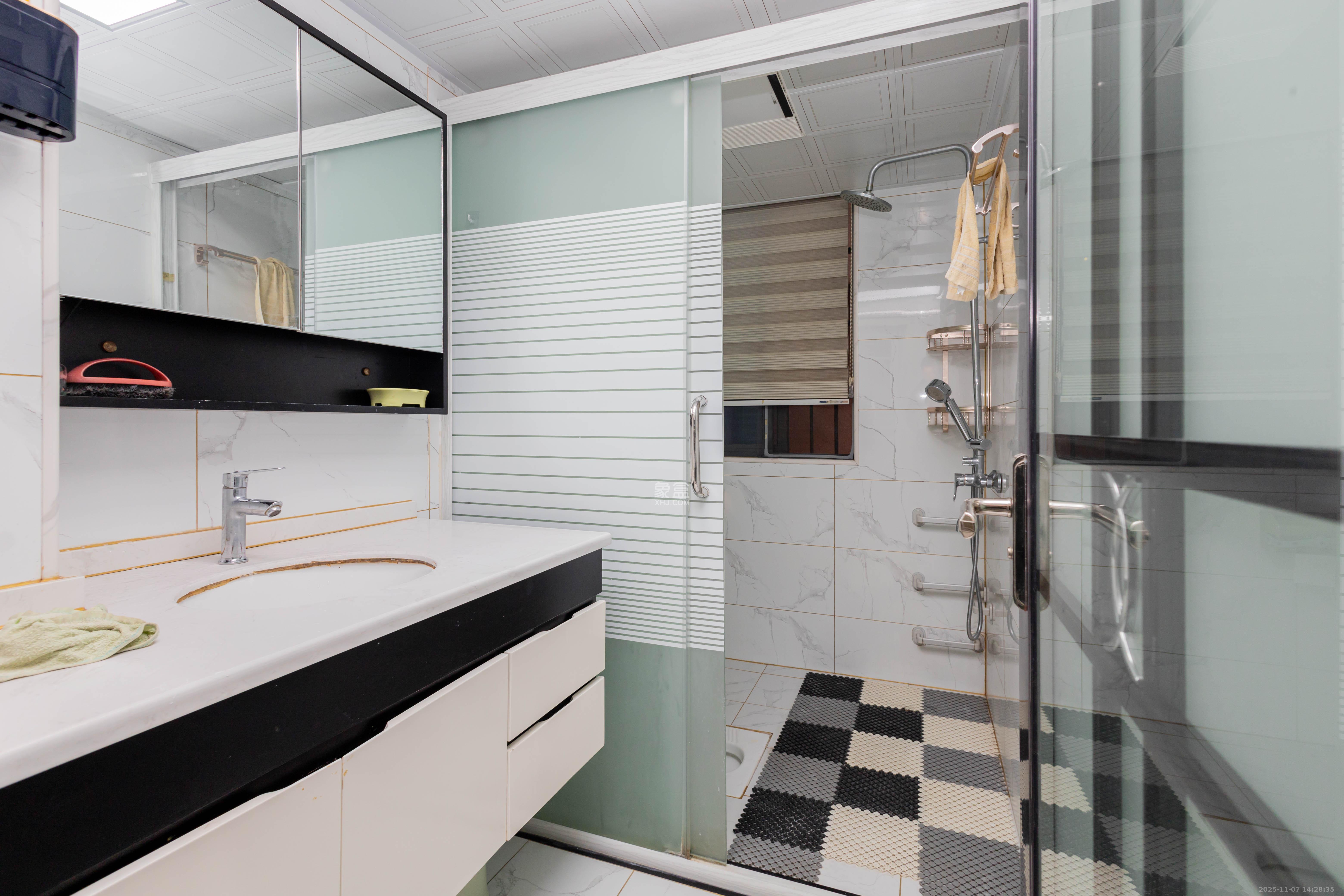 海德公园  4室2厅1卫    82.8万卫生间