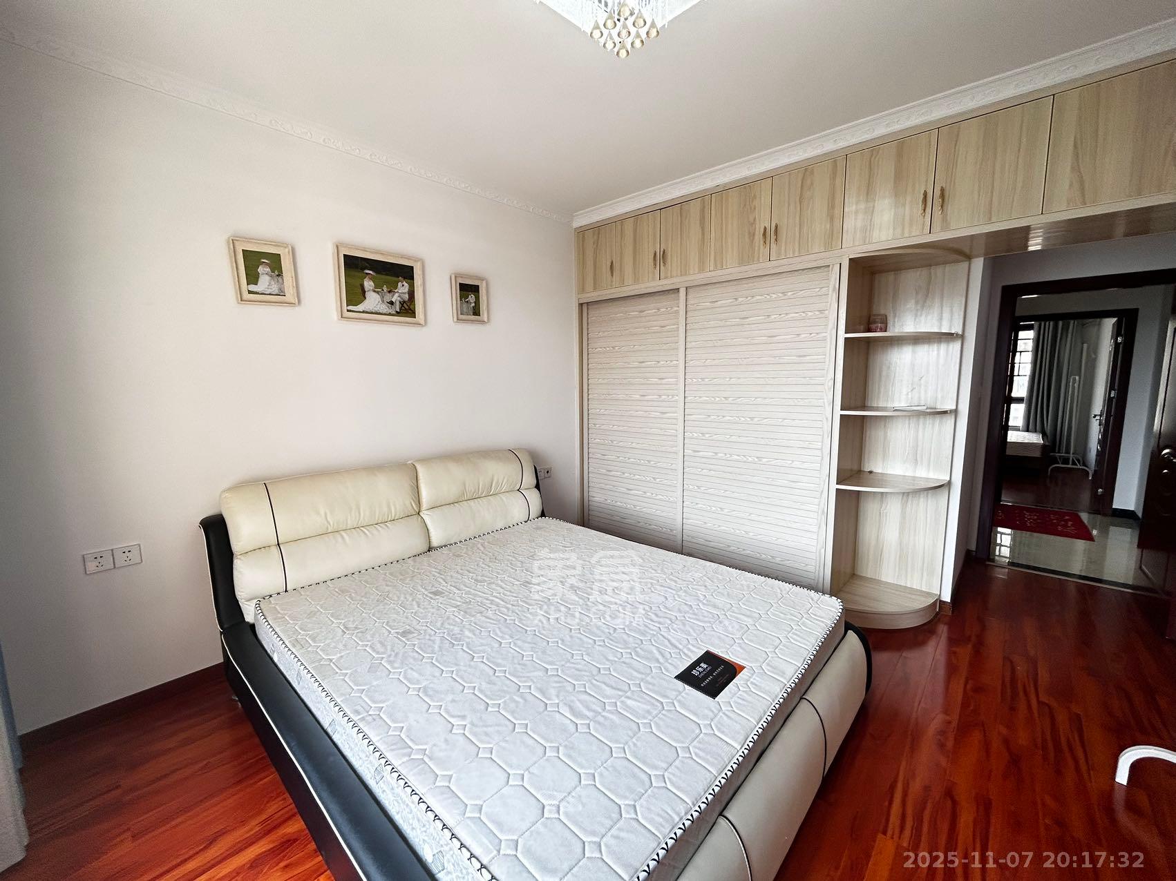 怡海星城  3室2厅1卫    1900.0元/月室内图