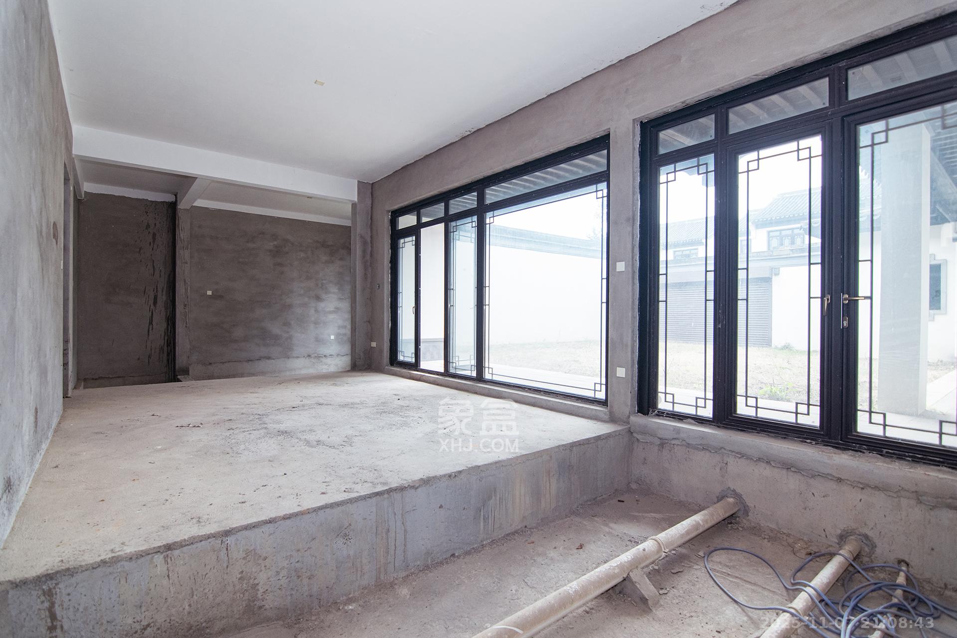 绿城高尔夫小镇  6室2厅4卫    390.0万客厅