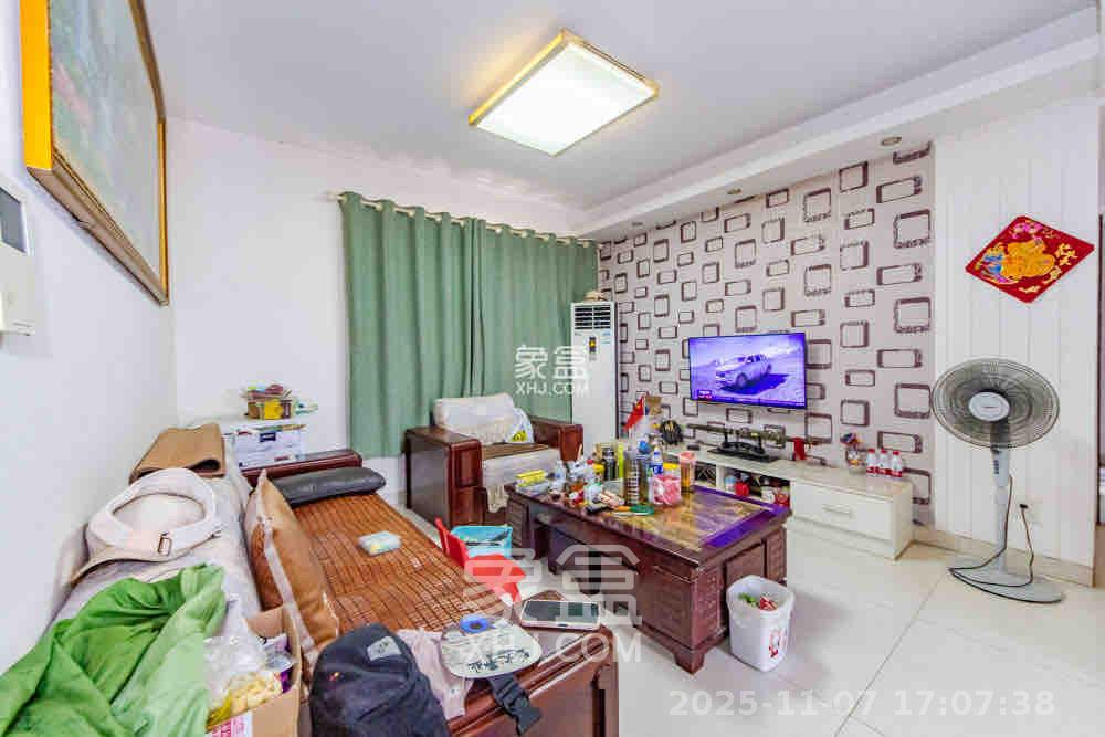 山语城二期  3室1厅1卫    1500.0元/月室内图