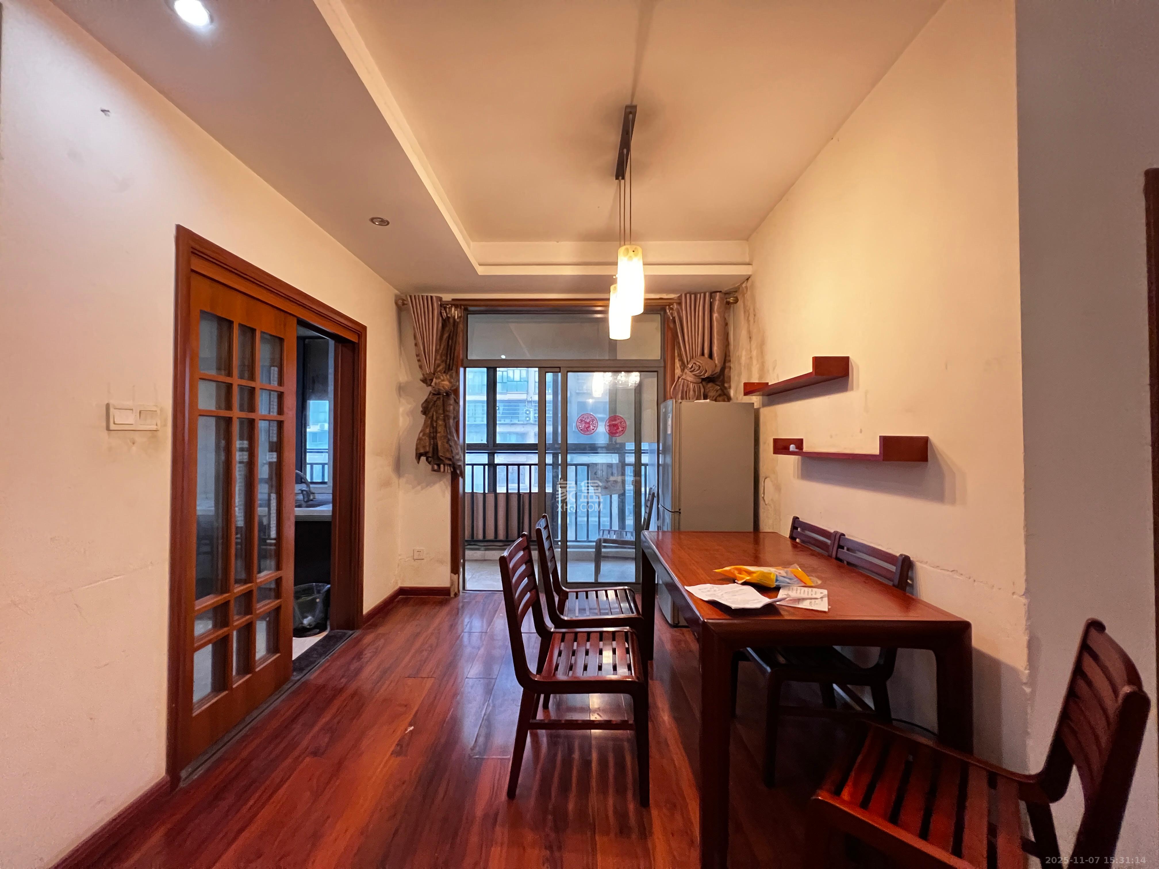 中城丽景香山园  2室2厅1卫    2800.0元/月室内图