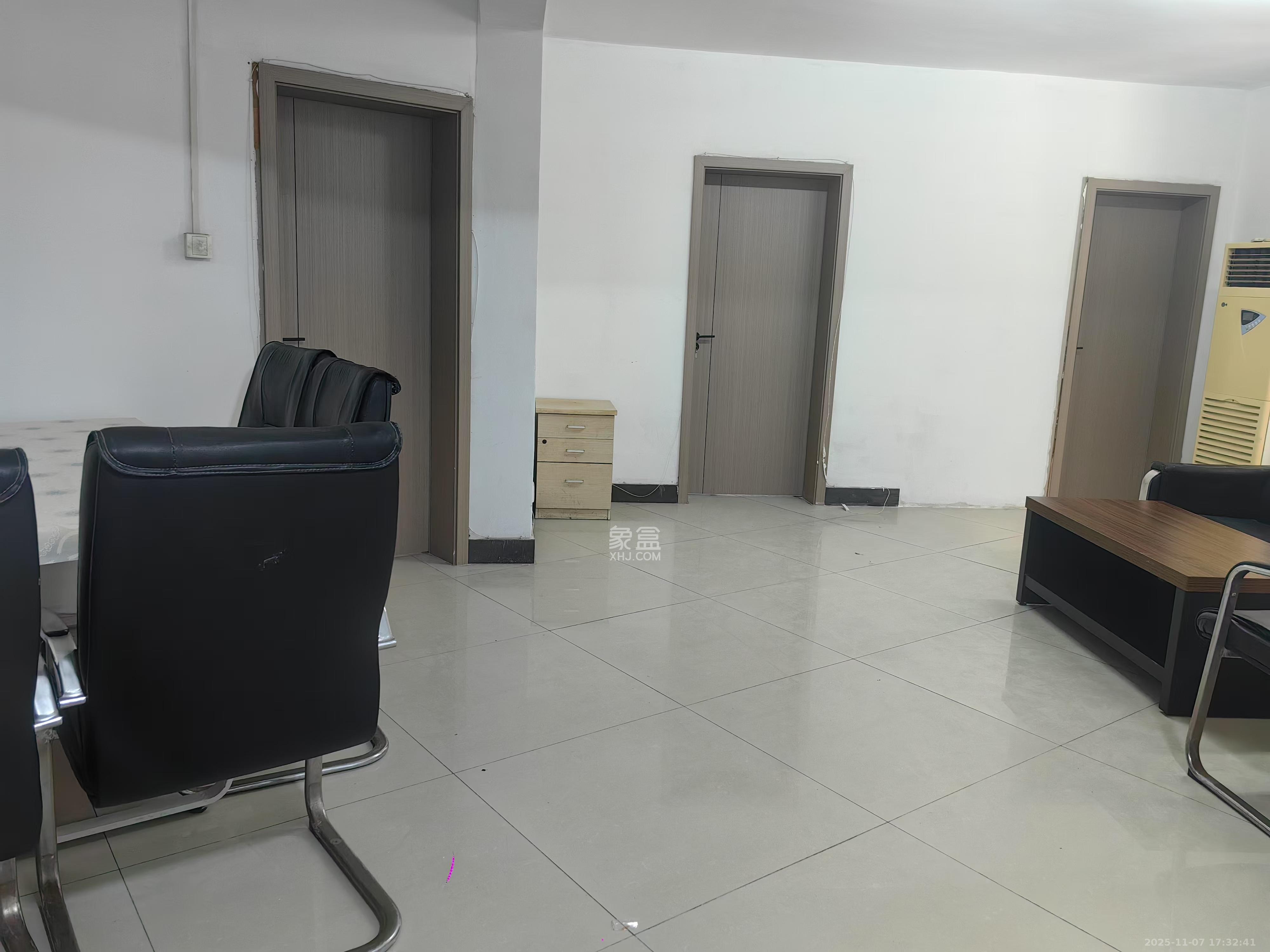 芙蓉蓉苑  3室2厅1卫    2400.0元/月室内图