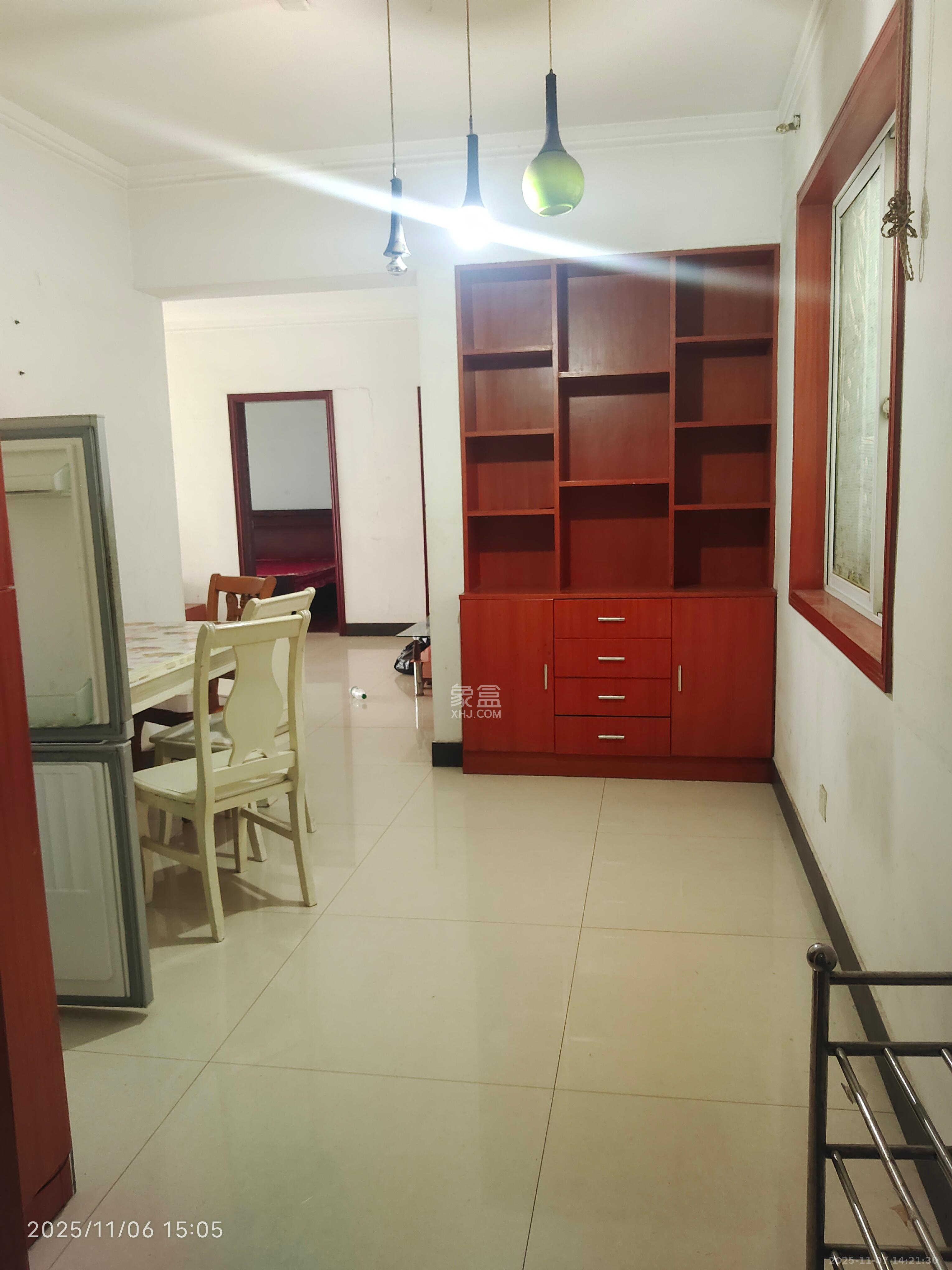 未来现代城  1室2厅1卫    1600.0元/月室内图