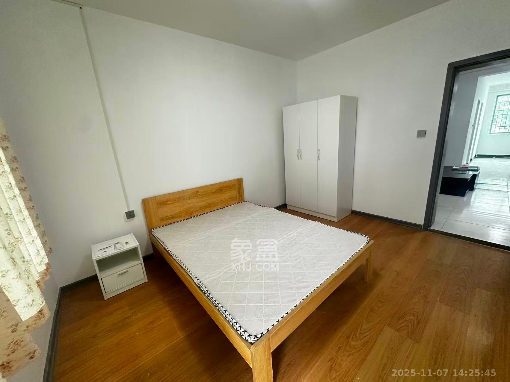 中南汽车世界 3室2厅2卫 1300.0元/月 中南汽车世界 3室2厅2卫 1300.0元/月室内图