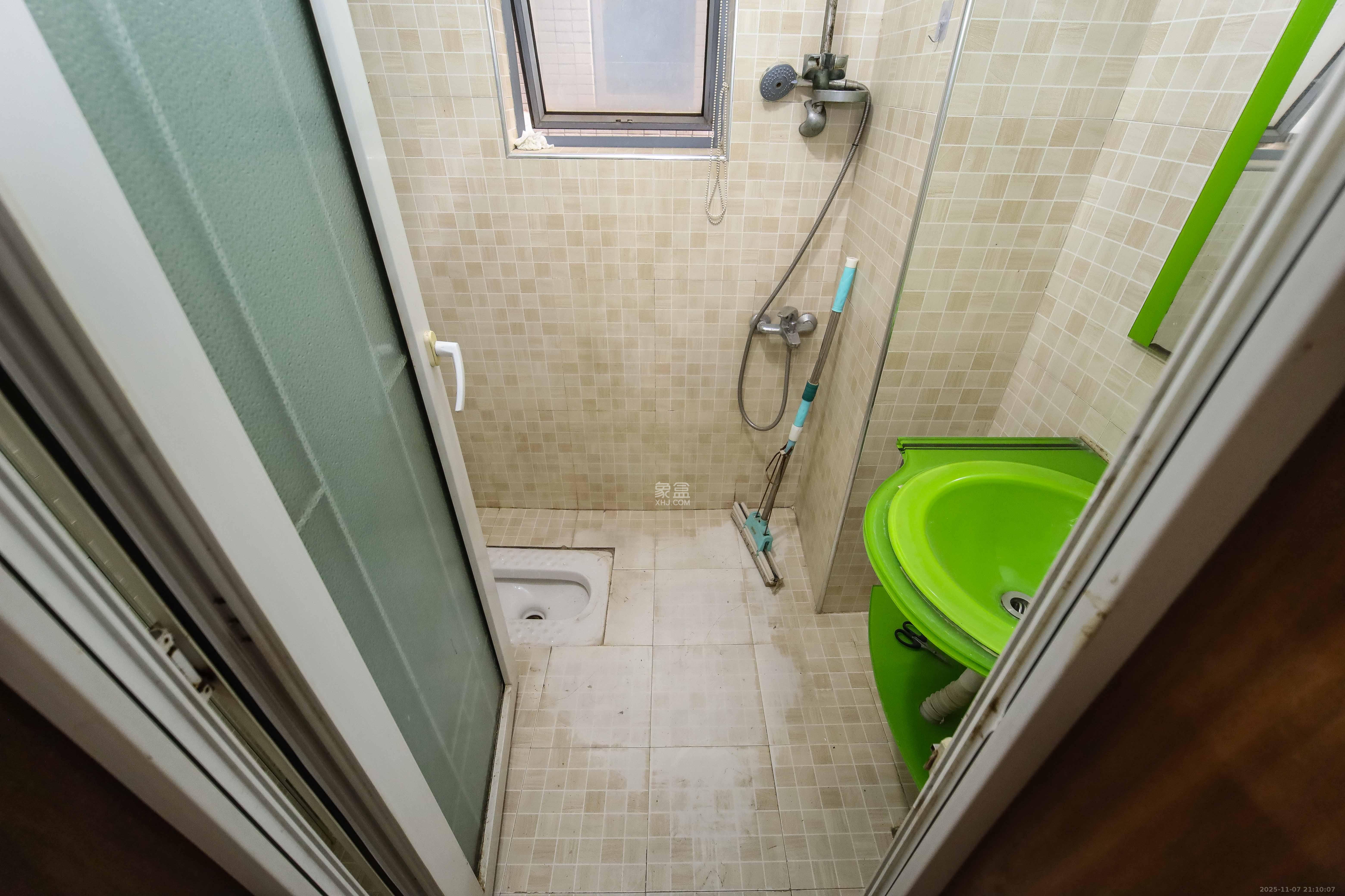 银港水晶城 3室2厅2卫 99.8万 银港水晶城 3室2厅2卫 99.8万卫生间