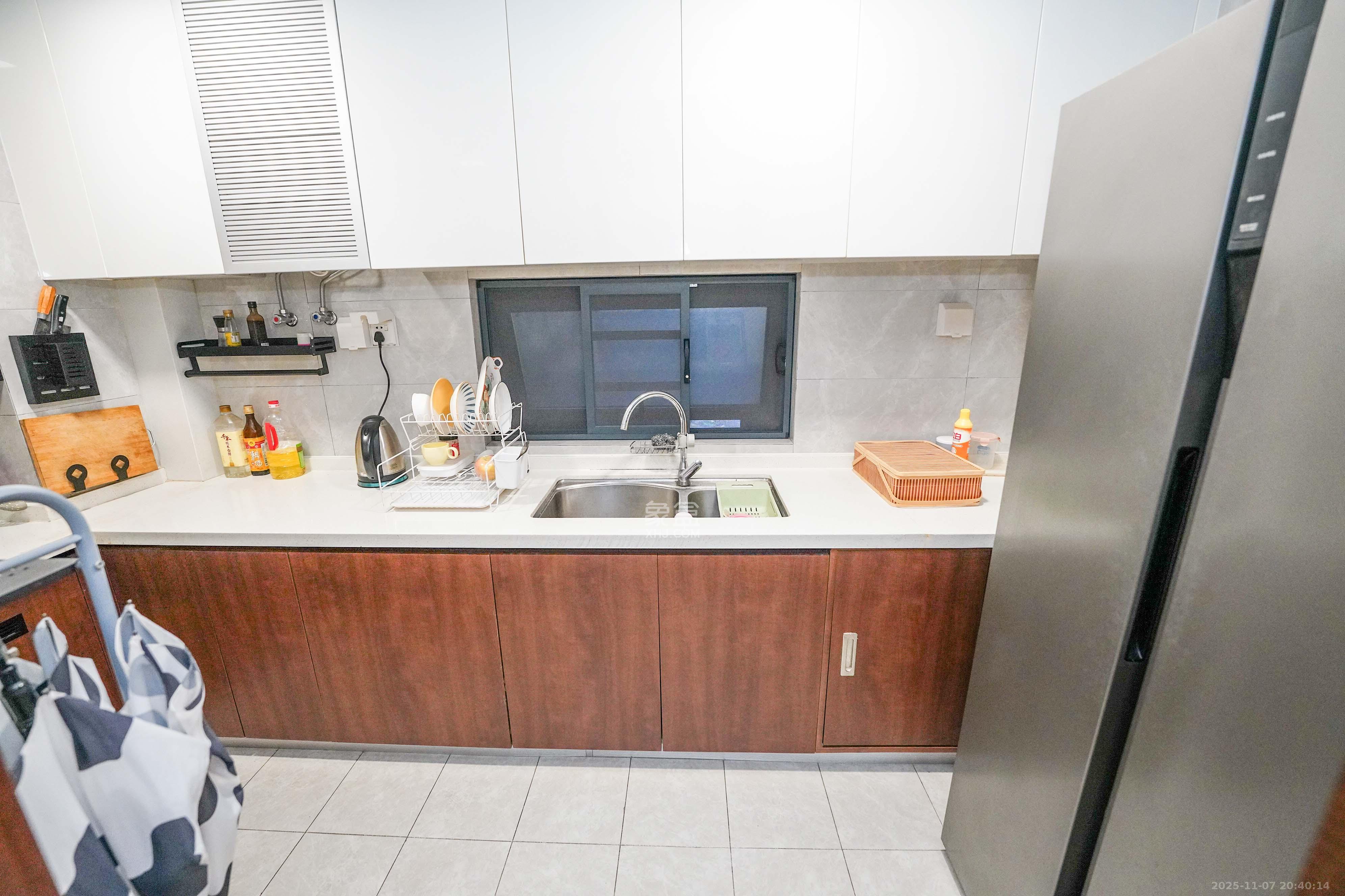 汇金城/嘉华城(二期、三期) 3室2厅2卫 138.0万 汇金城/嘉华城(二期、三期) 3室2厅2卫 138.0万厨房