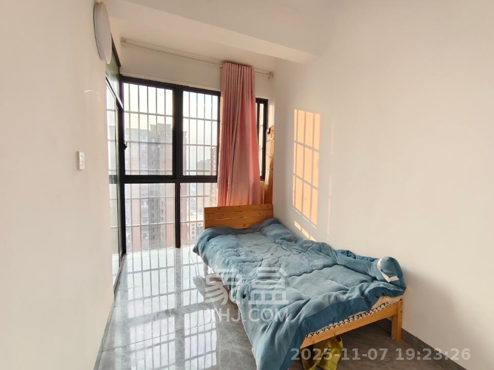 紫华郡 3室2厅1卫 1800.0元/月 紫华郡 3室2厅1卫 1800.0元/月室内图