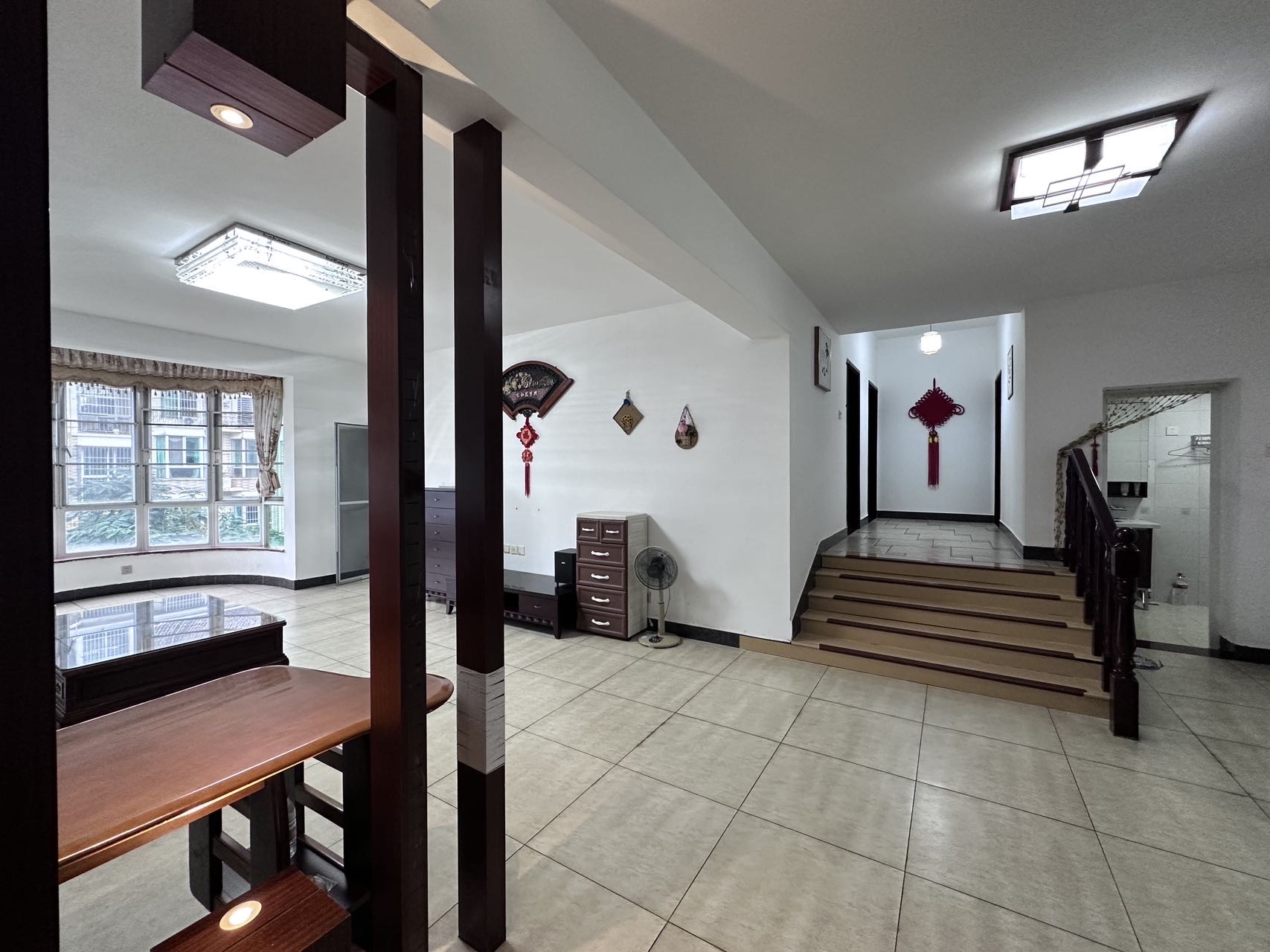 绿色佳园 3室2厅2卫 140.0万 绿色佳园 3室2厅2卫 140.0万客厅