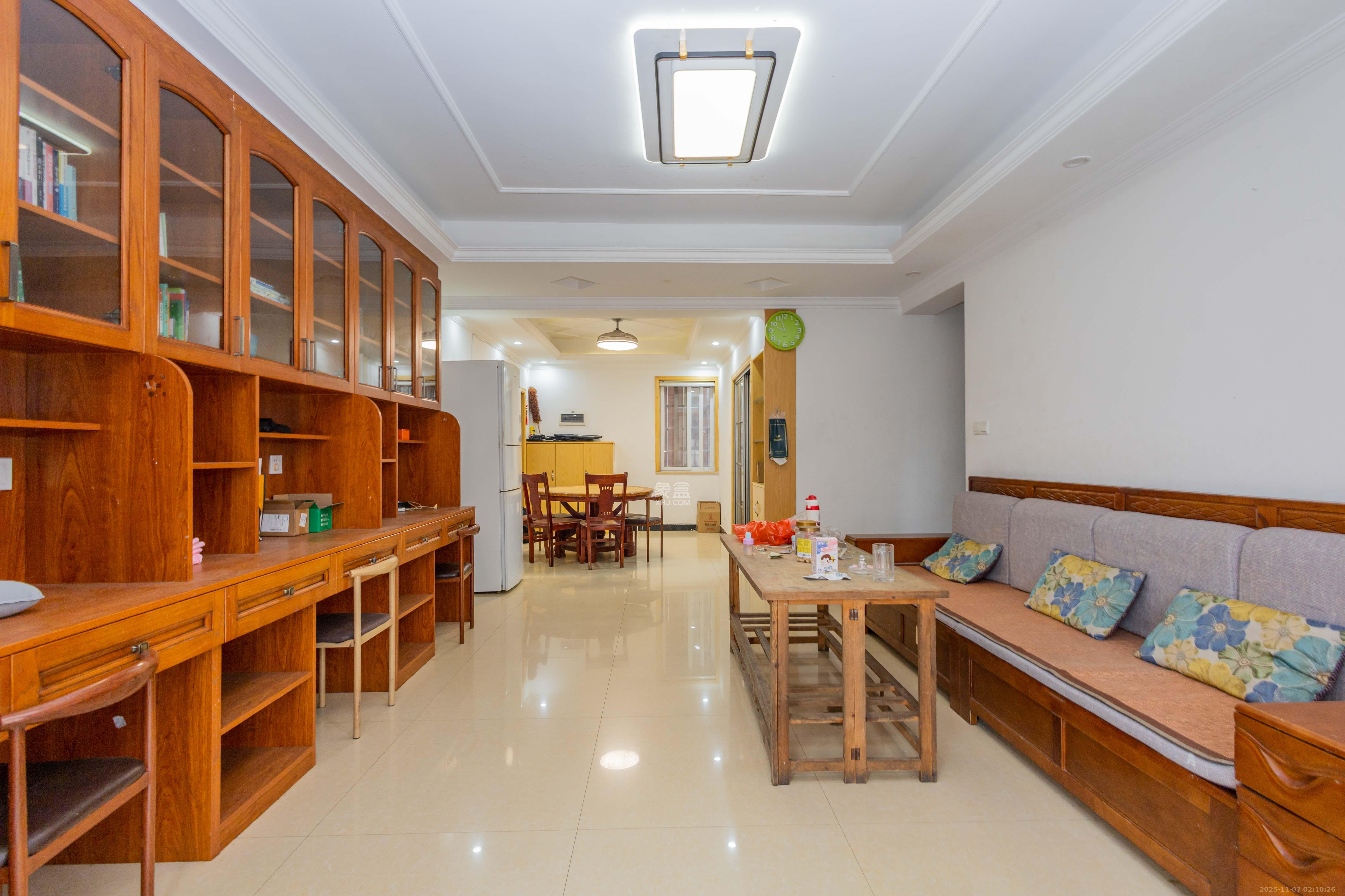 紫云阁 4室2厅2卫 71.8万 紫云阁 4室2厅2卫 71.8万客厅