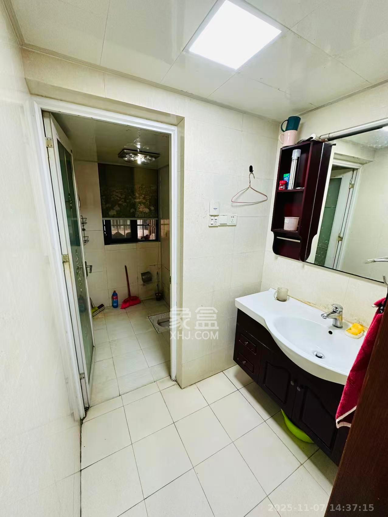 佳阳悦景馨都  3室2厅2卫    2300.0元/月室内图