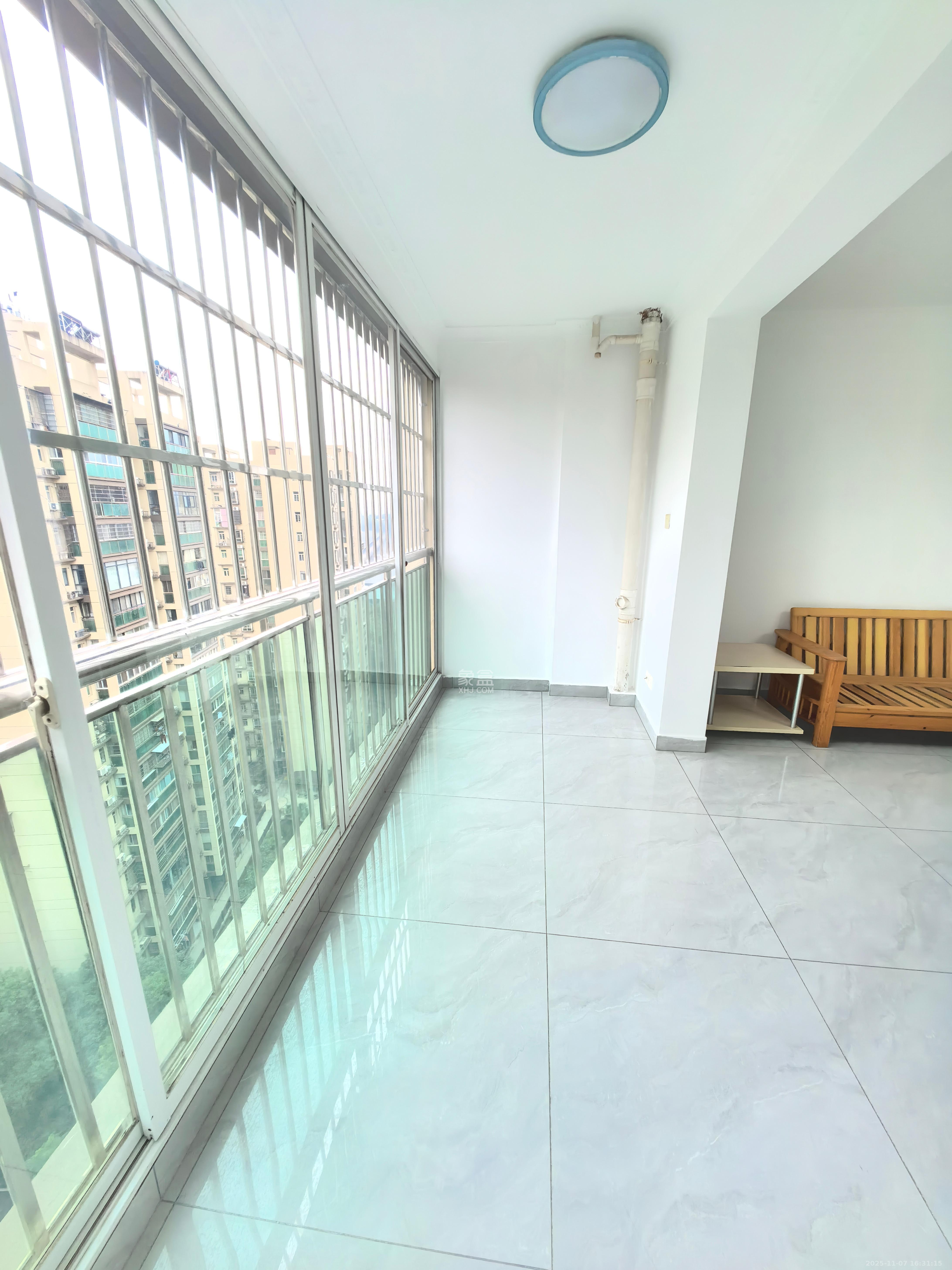 麓谷加州阳光  2室2厅1卫    2300.0元/月室内图