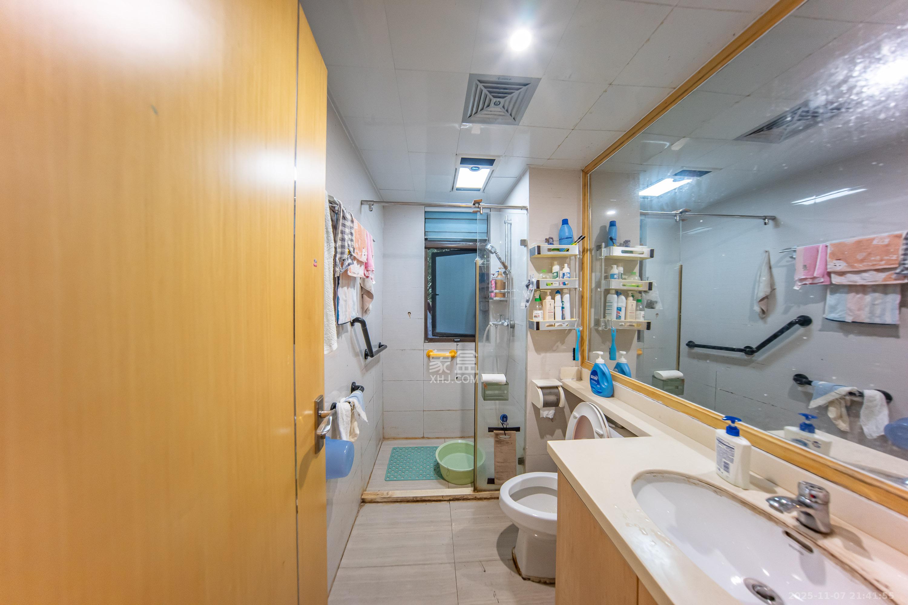 中海国际四期 3室2厅2卫 70.0万 中海国际四期 3室2厅2卫 70.0万卫生间