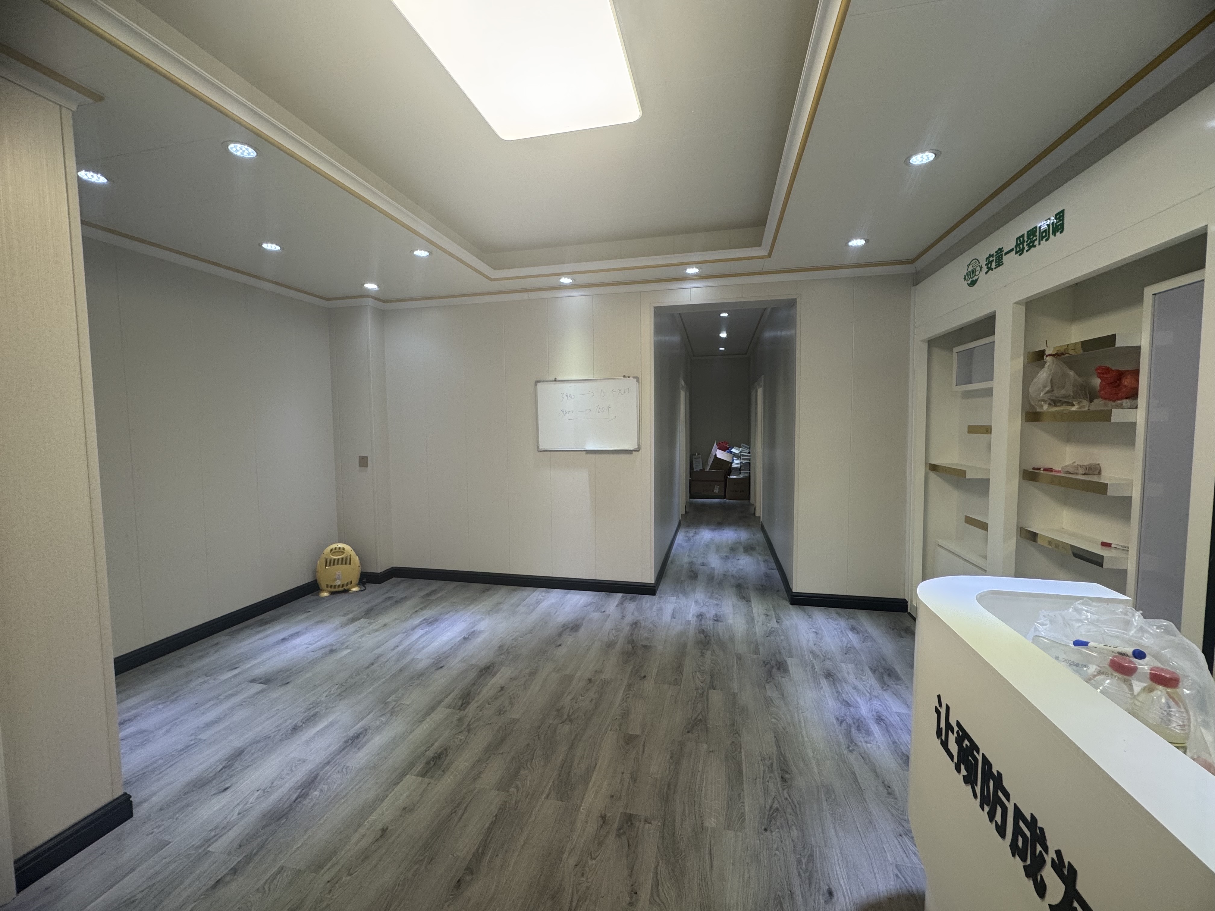 娄星区散盘  4室2厅1卫    34.8万客厅