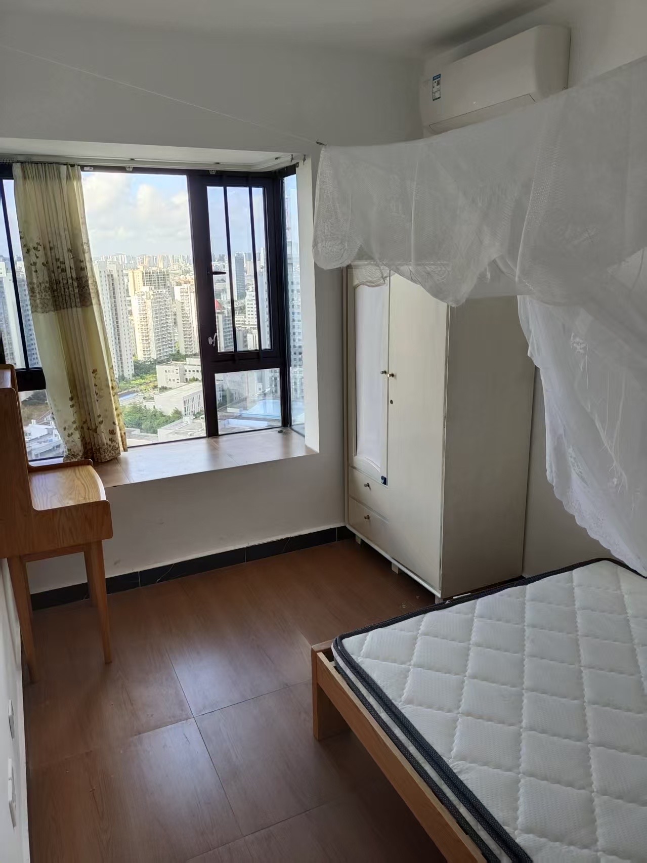 坡博家园五区 3室2厅1卫 2700.0元/月 坡博家园五区 3室2厅1卫 2700.0元/月室内图