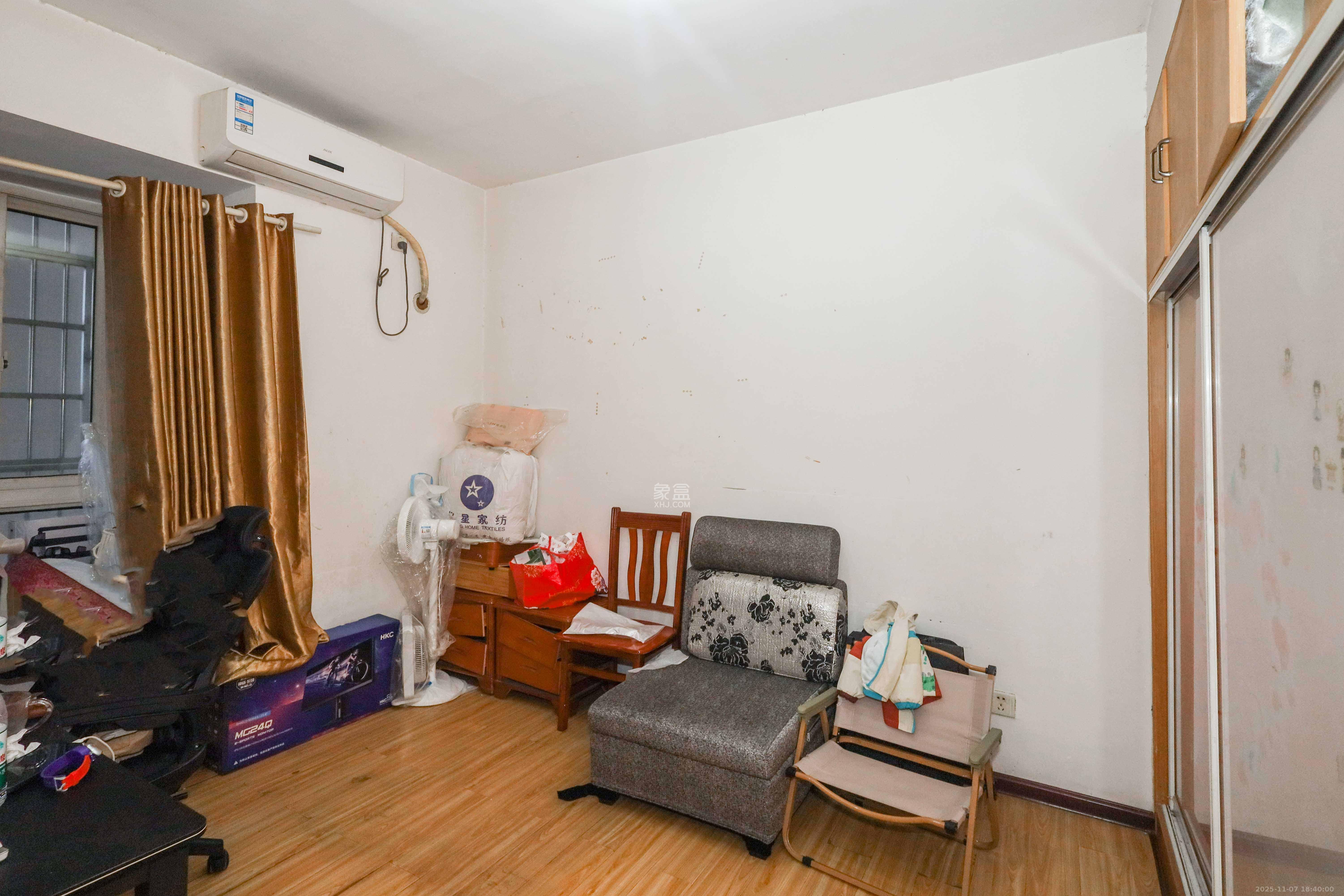 和馨园 2室2厅1卫 56.0万 和馨园 2室2厅1卫 56.0万卧室