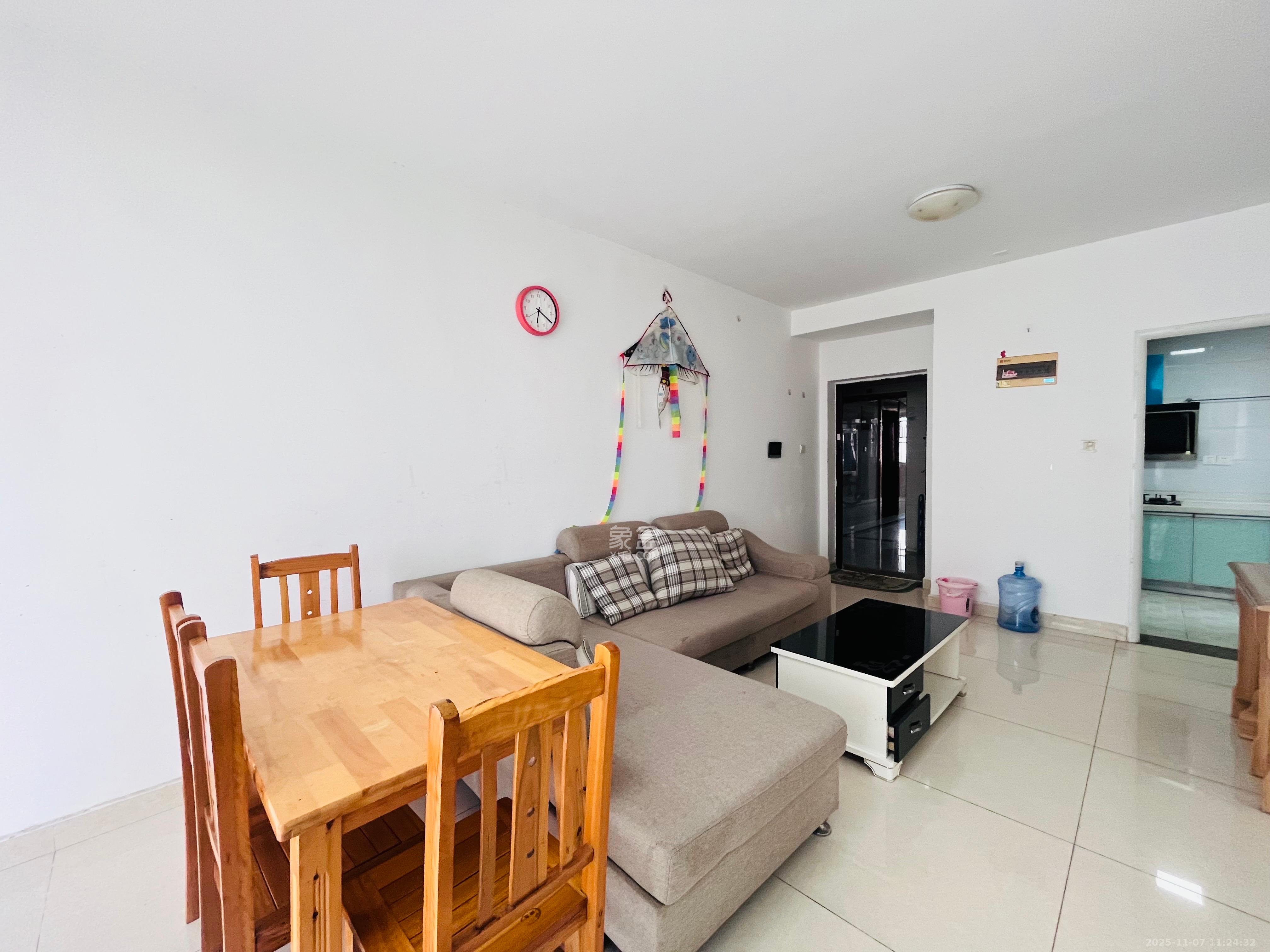 和泓梅溪四季 3室2厅2卫 2500.0元/月 和泓梅溪四季 3室2厅2卫 2500.0元/月室内图