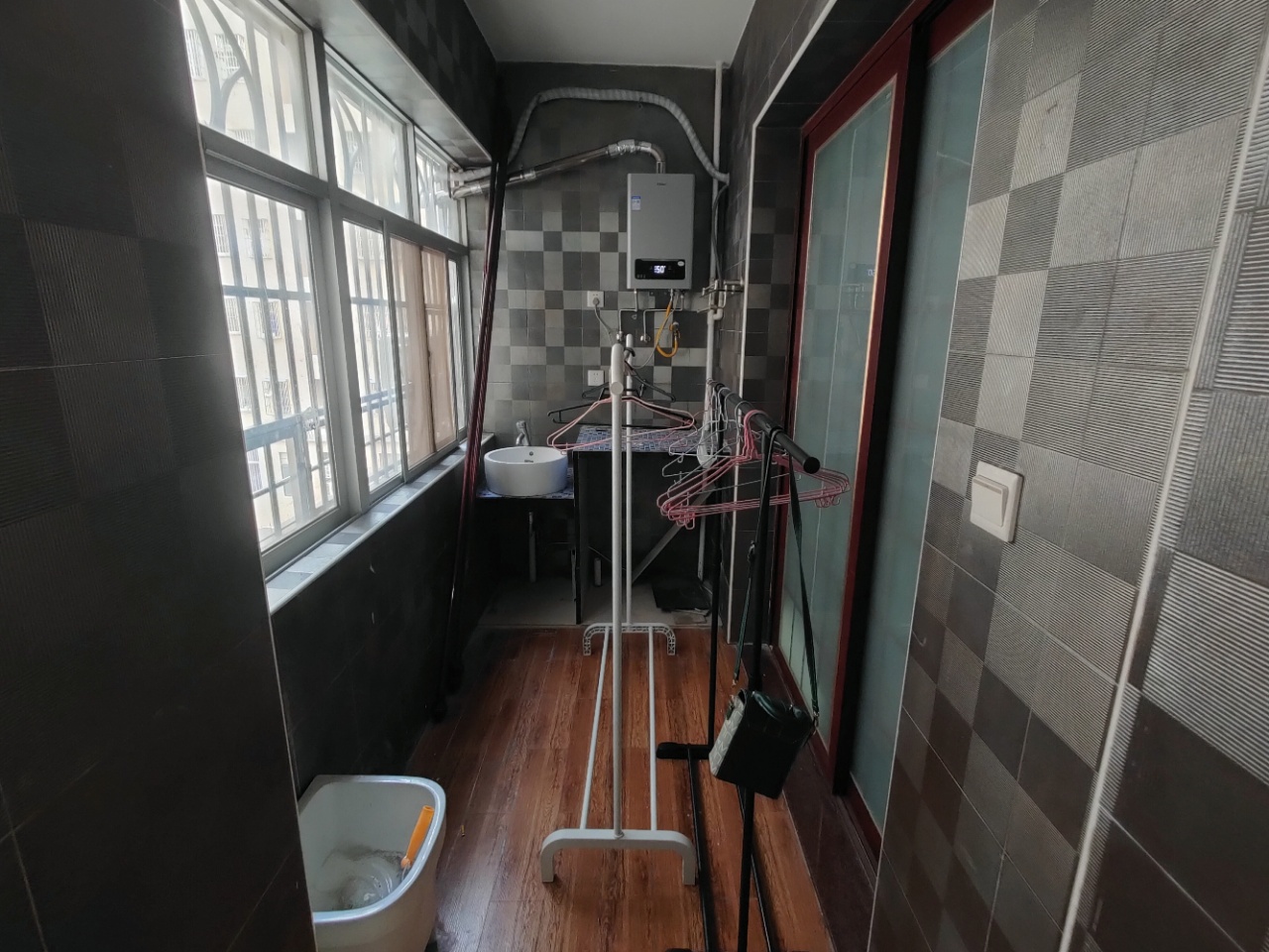 学苑公寓  4室2厅2卫    3200.0元/月室内图