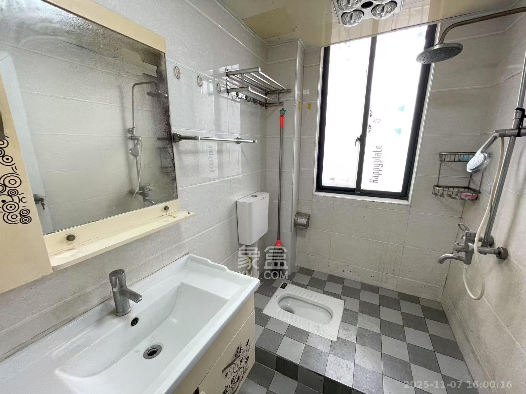 广盛华苑  3室1厅1卫    2000.0元/月室内图