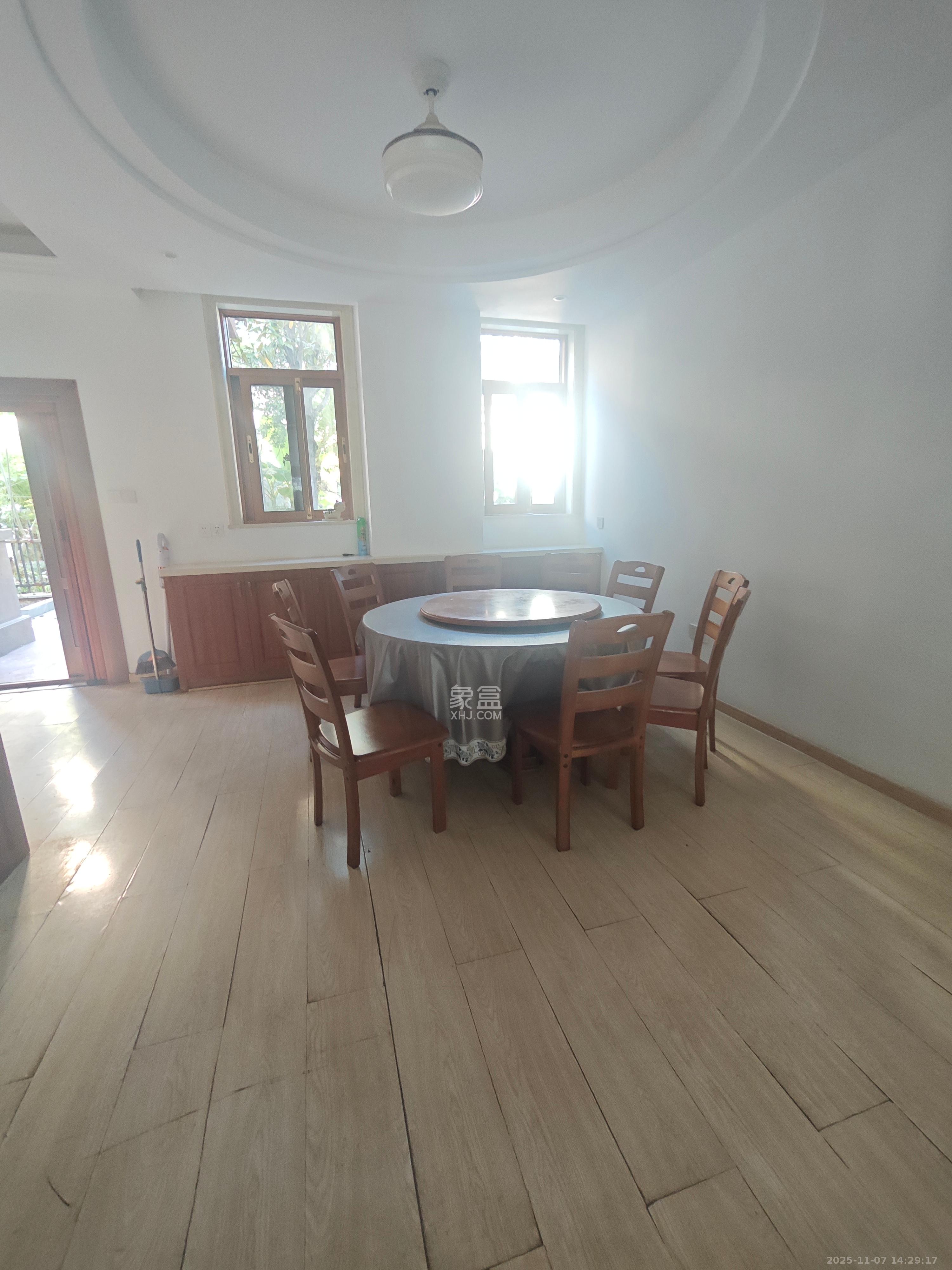 欧莱雅郡 5室2厅3卫 11500.0元/月 欧莱雅郡 5室2厅3卫 11500.0元/月室内图