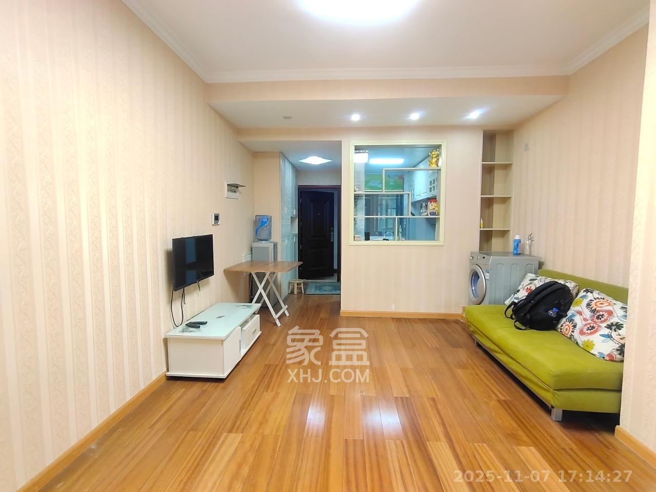 麓山枫情  2室1厅1卫    2000.0元/月